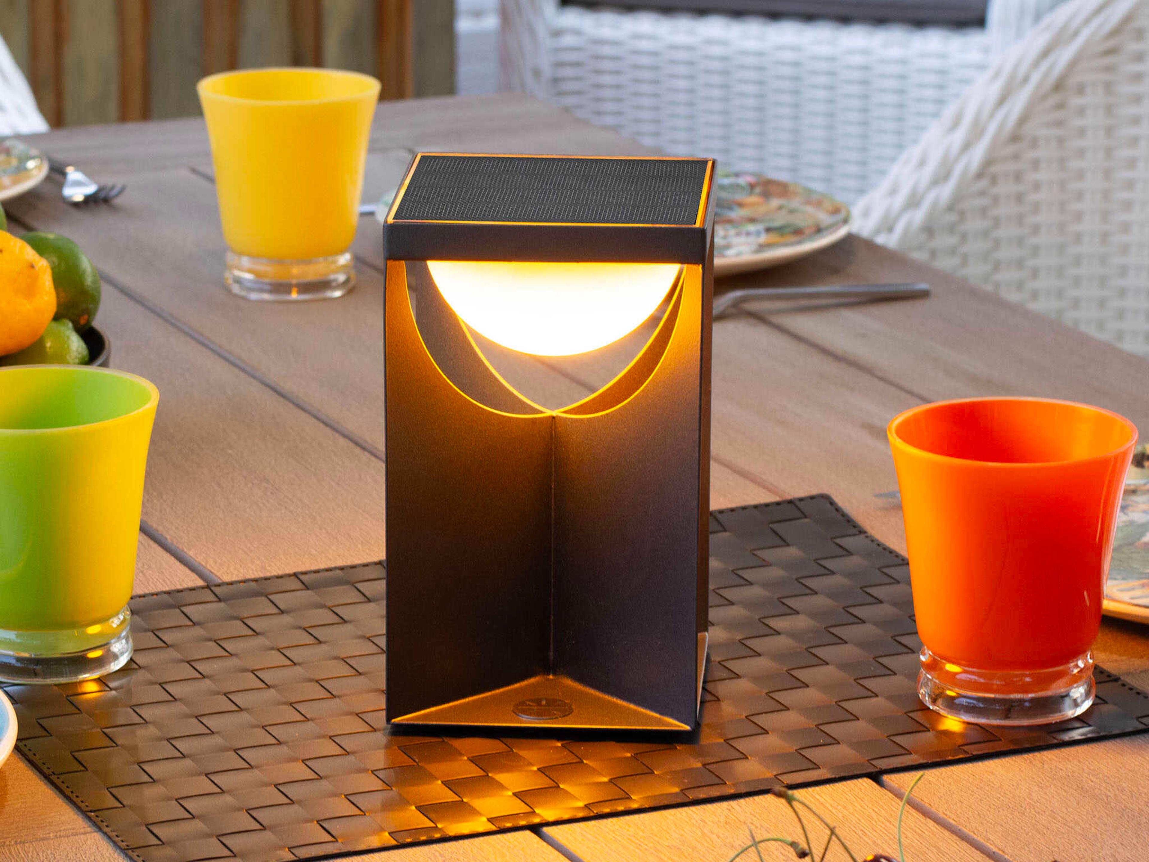 Les Jardins Flow 32-Light Outdoor Lamp