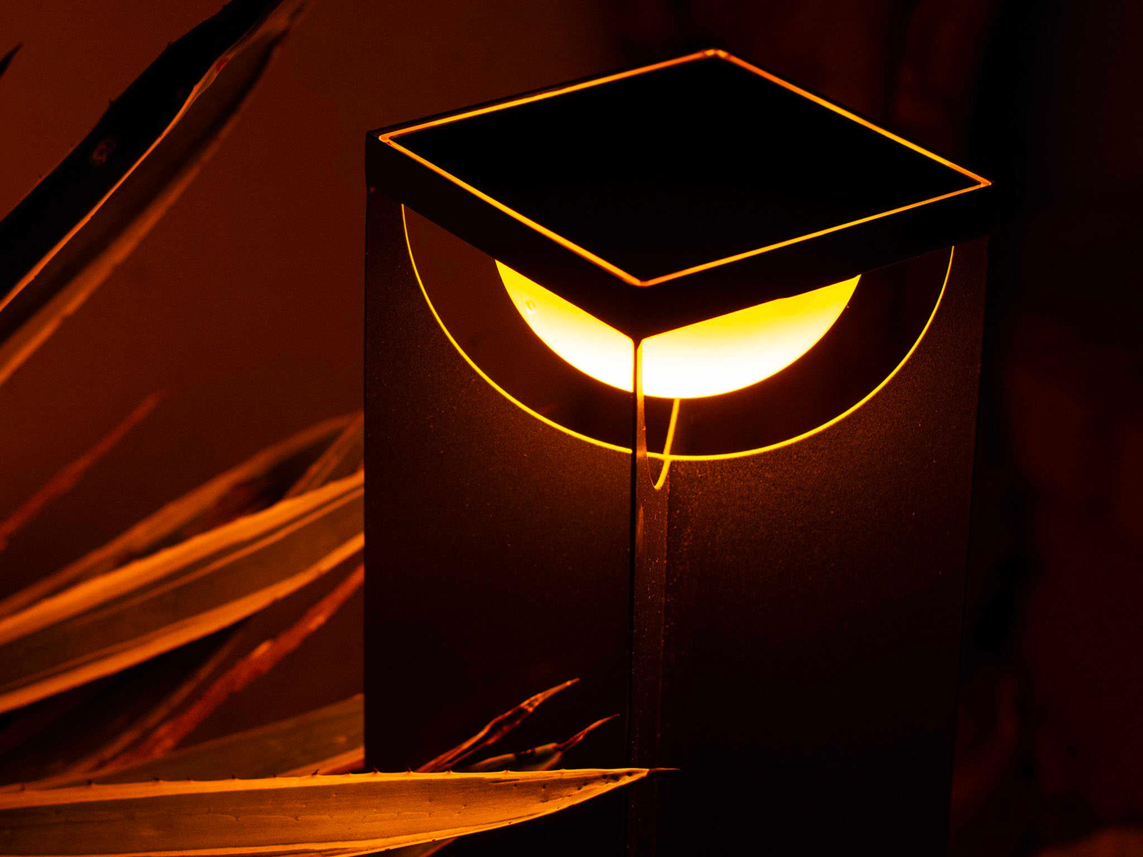 Les Jardins Flow 32-Light Outdoor Path Light