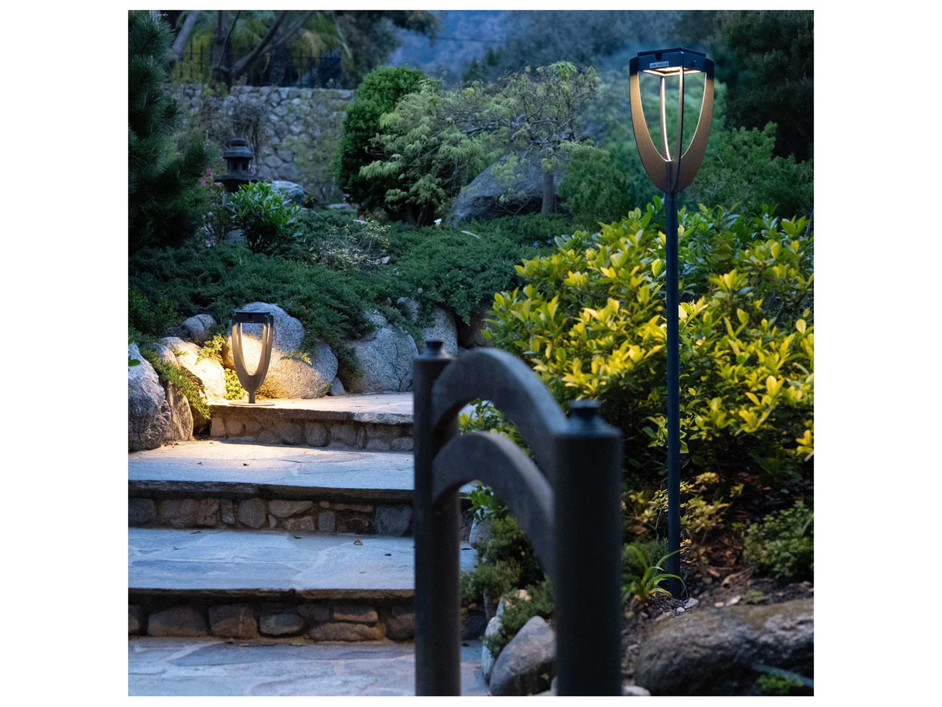 Les Jardins Tulip 10-Light Outdoor Path Light