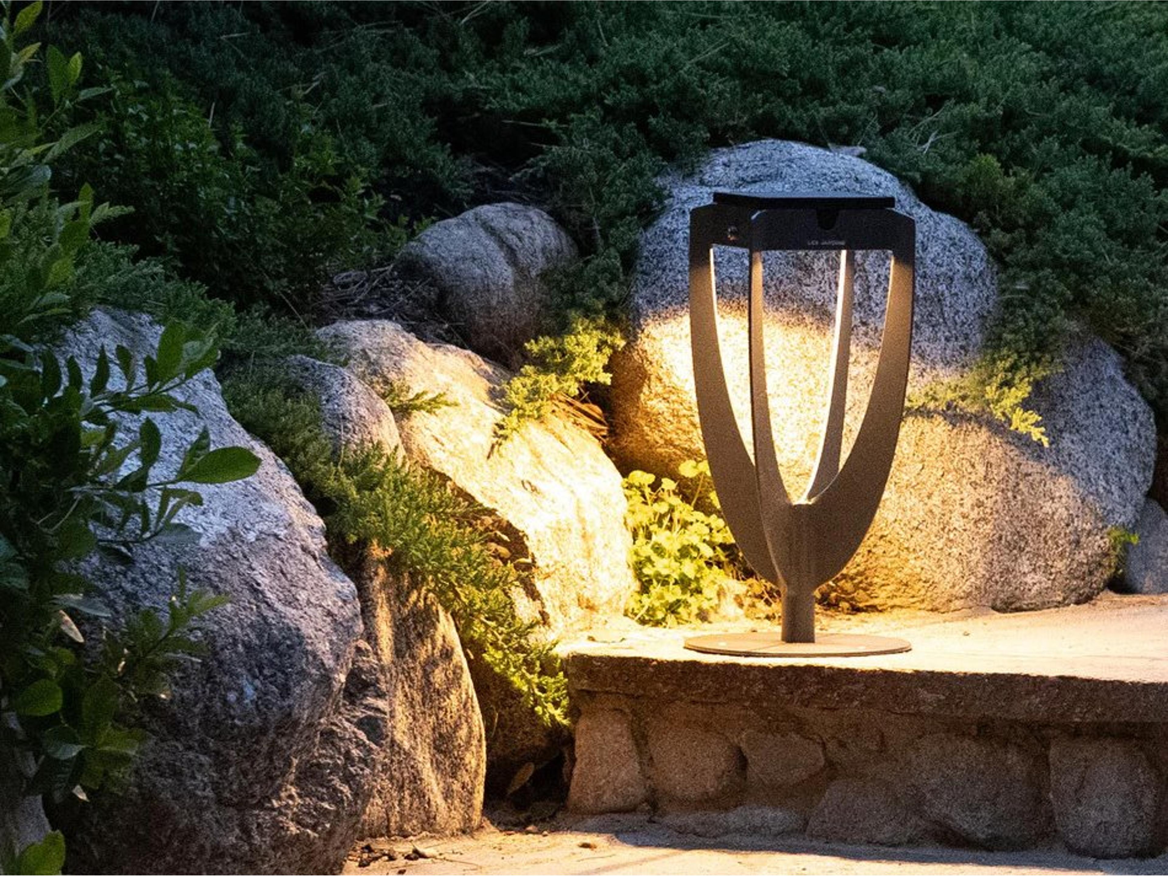 Les Jardins Tulip 10-Light Outdoor Post Light
