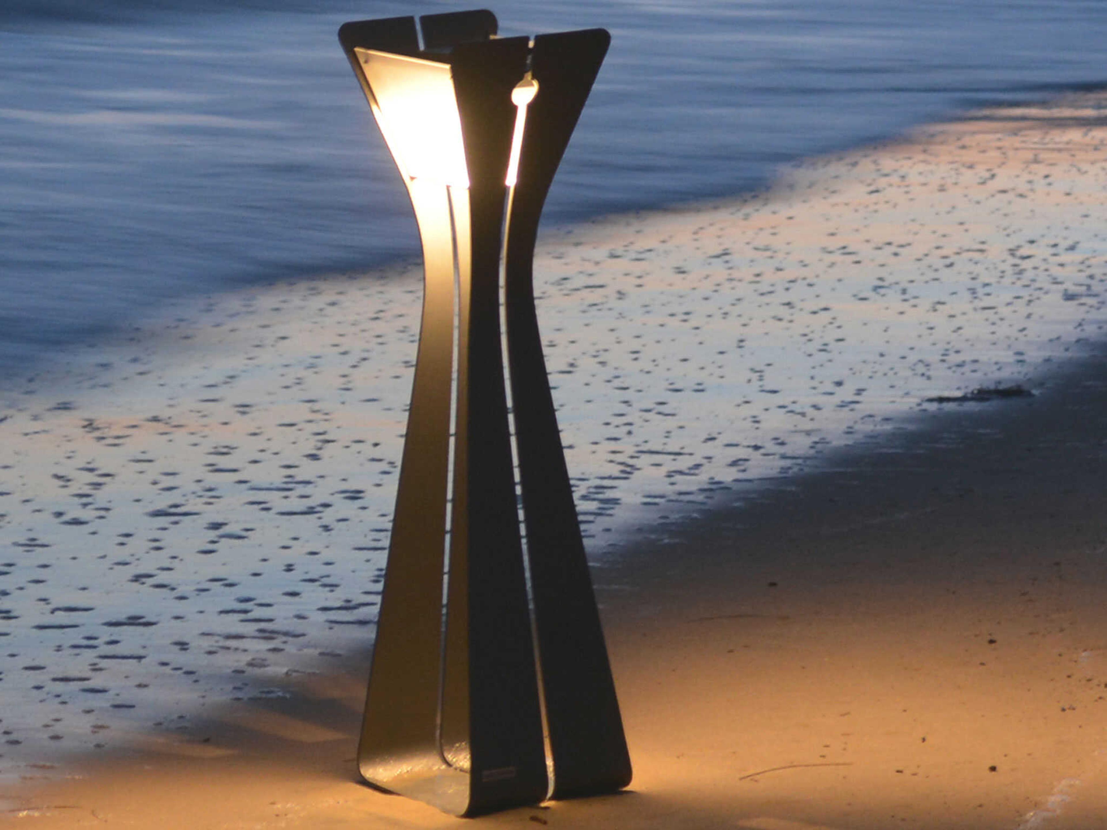 Les Jardins Bloom 10 - Light LED Outdoor Floor Light