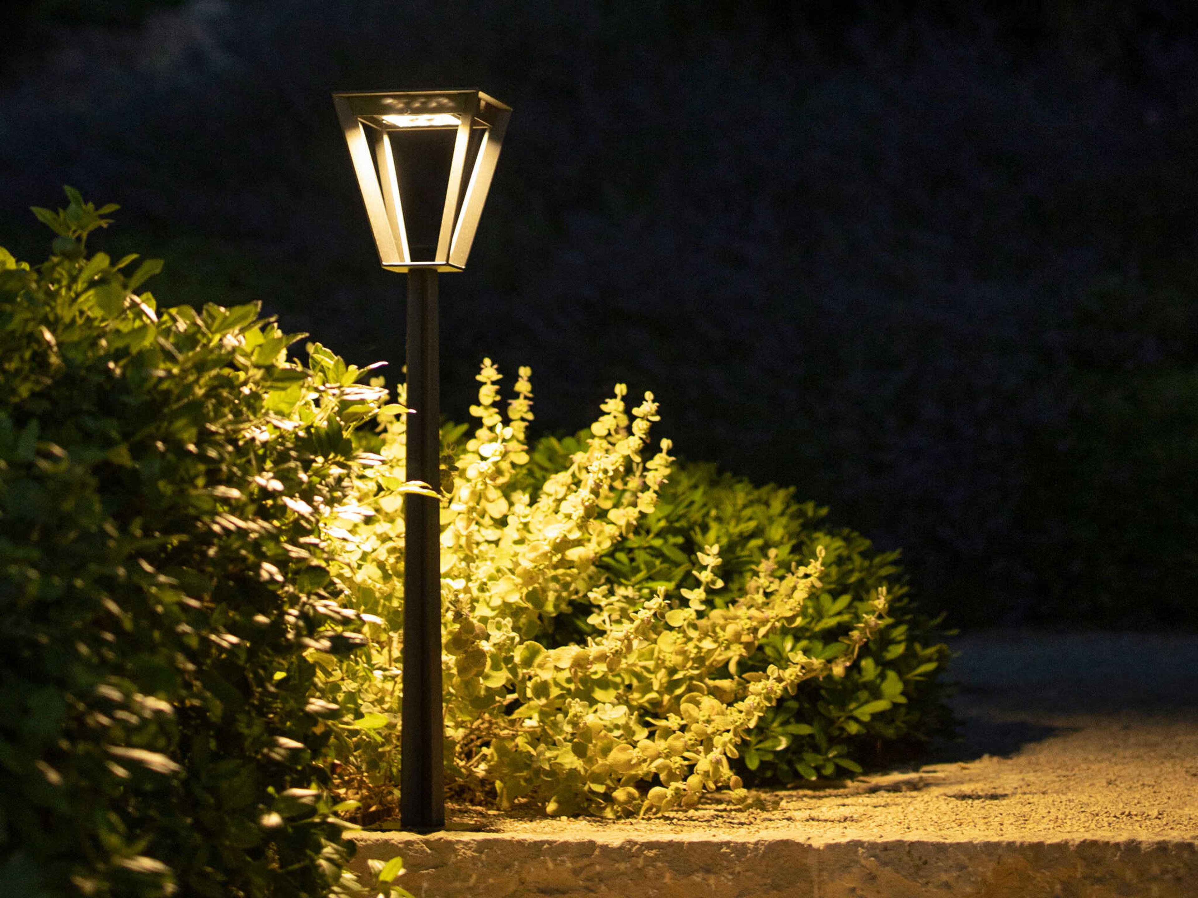 Les Jardins Metro 10-Light Outdoor Post Light