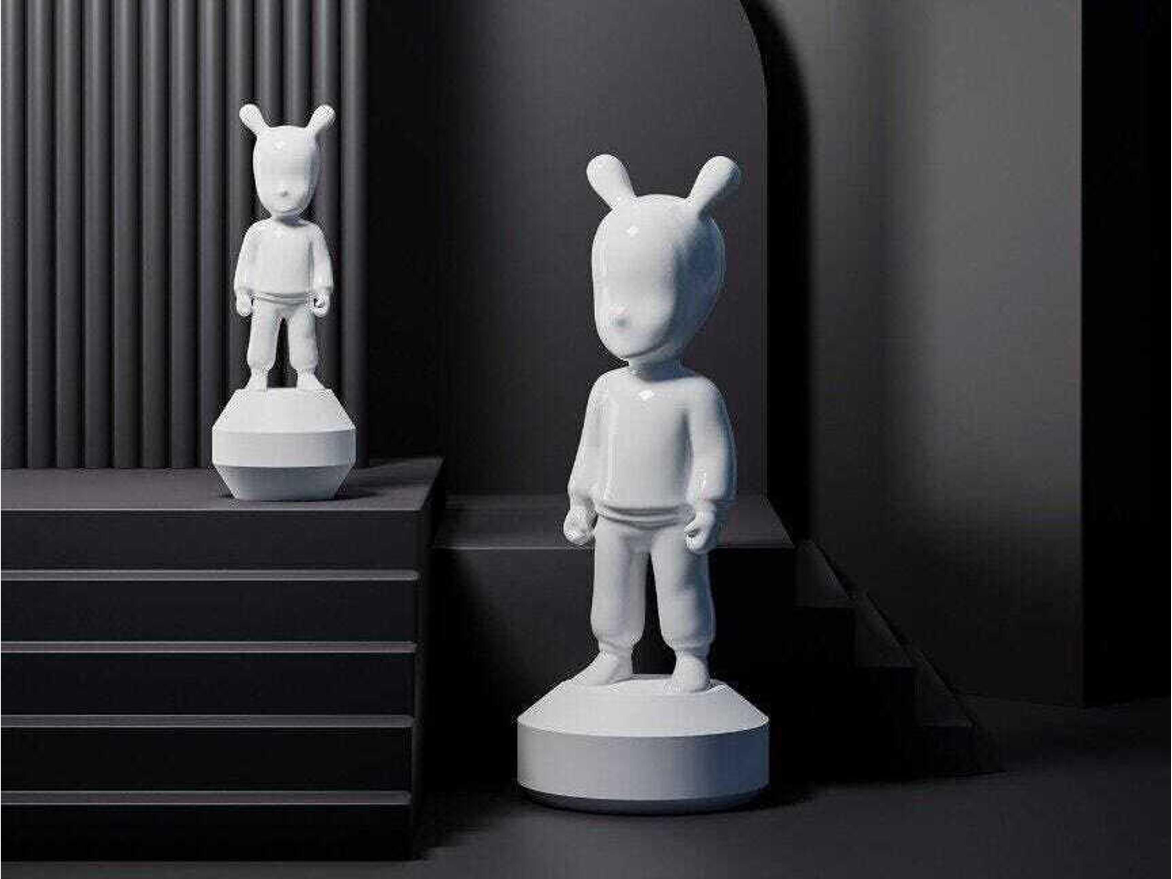 Lladro The White Guest Figurine