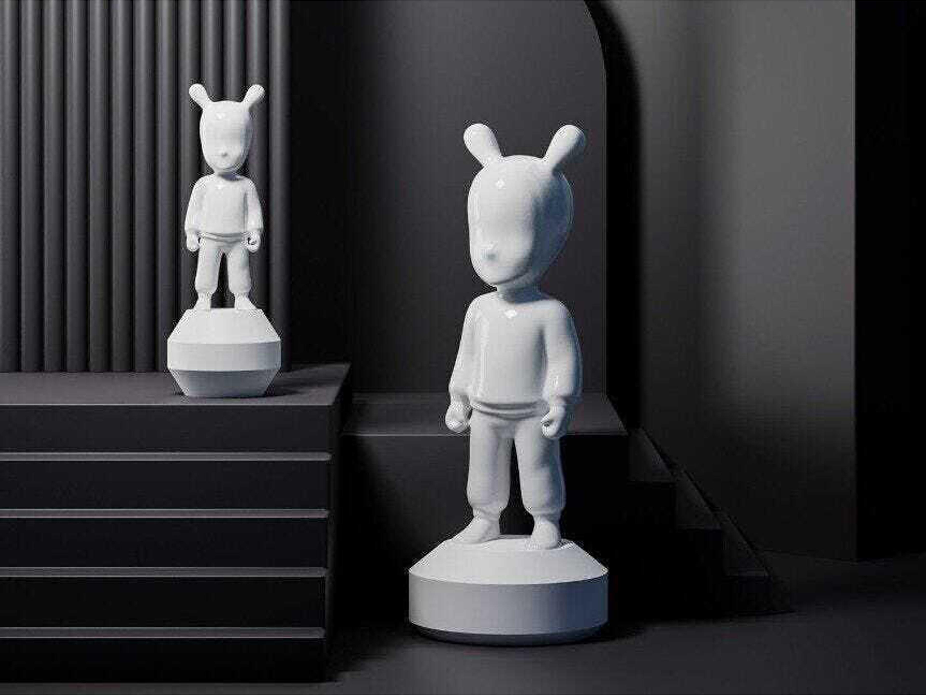 Lladro The White Guest Figurine