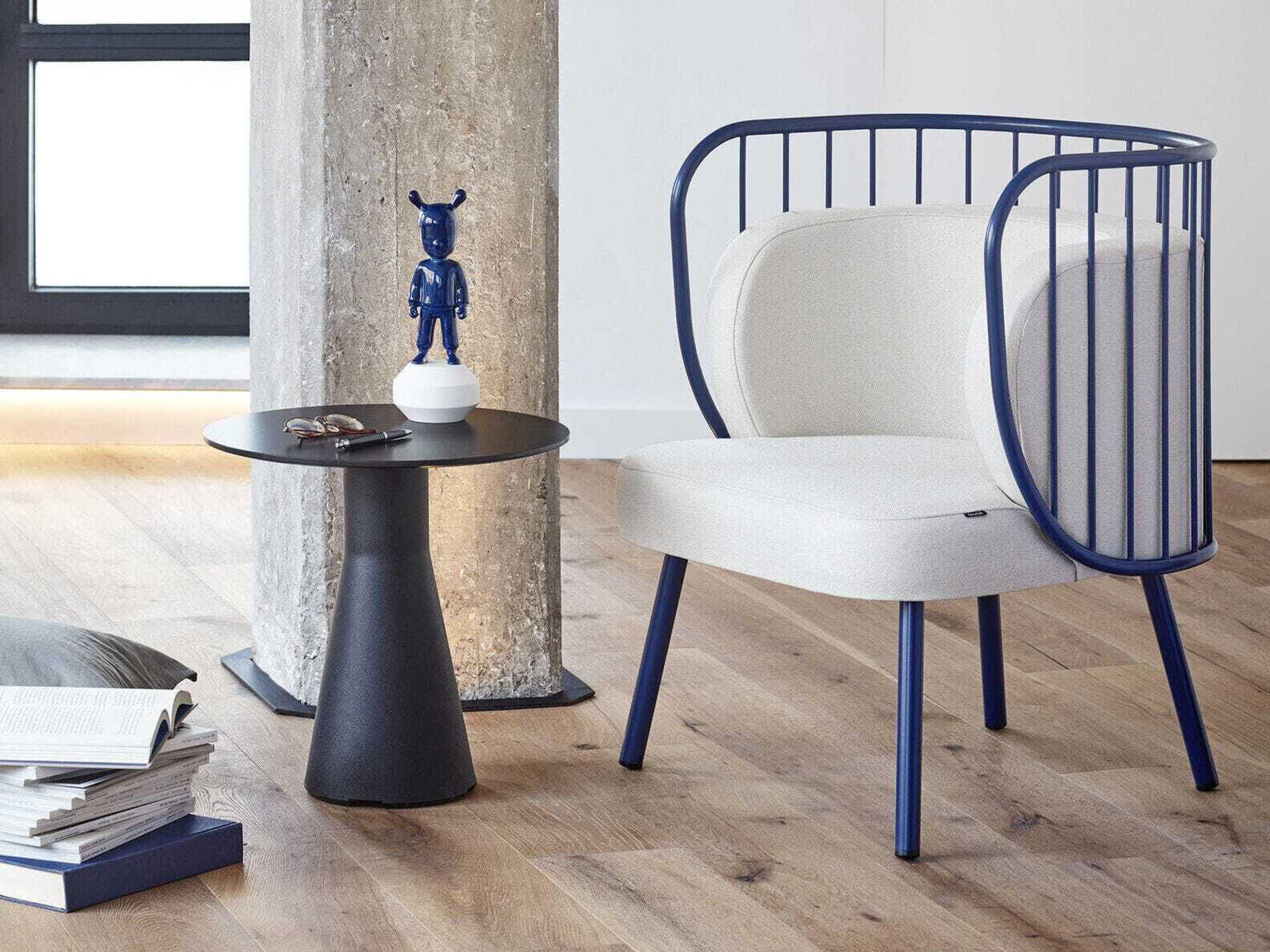 Lladro The Dark Blue Guest Figurine