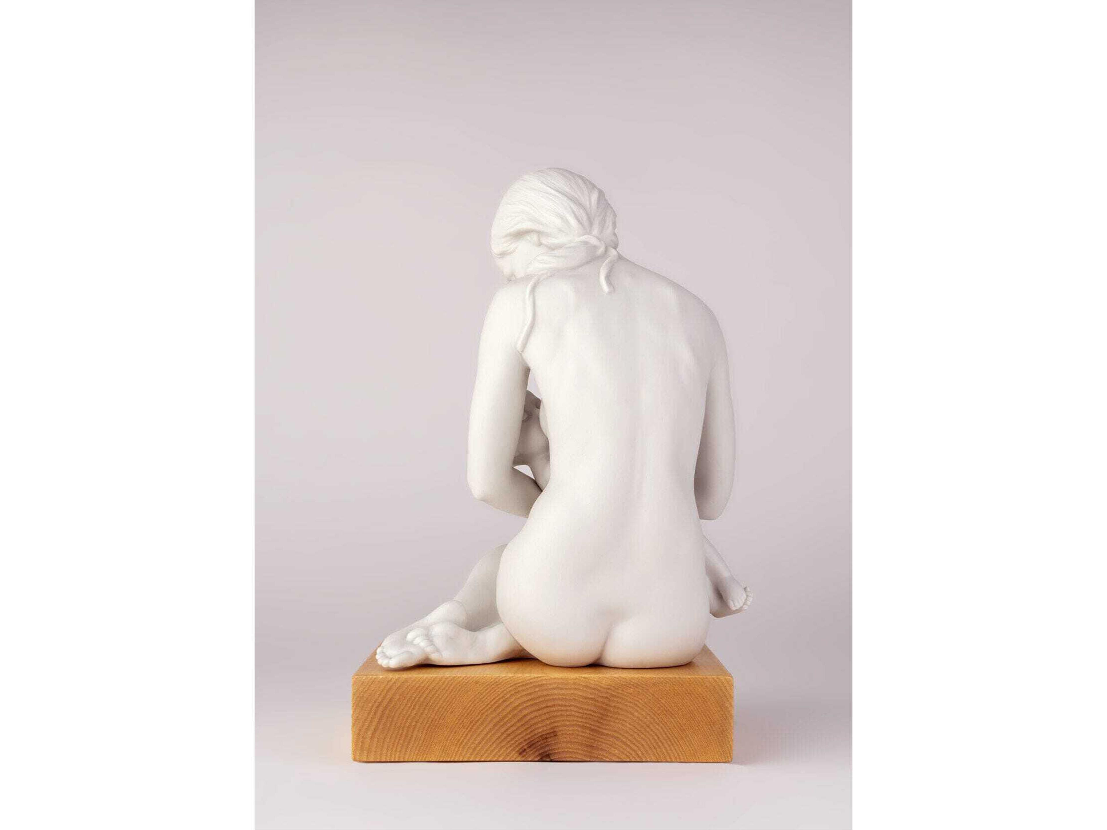 Lladro A Nurturing Bond Mother Figurine