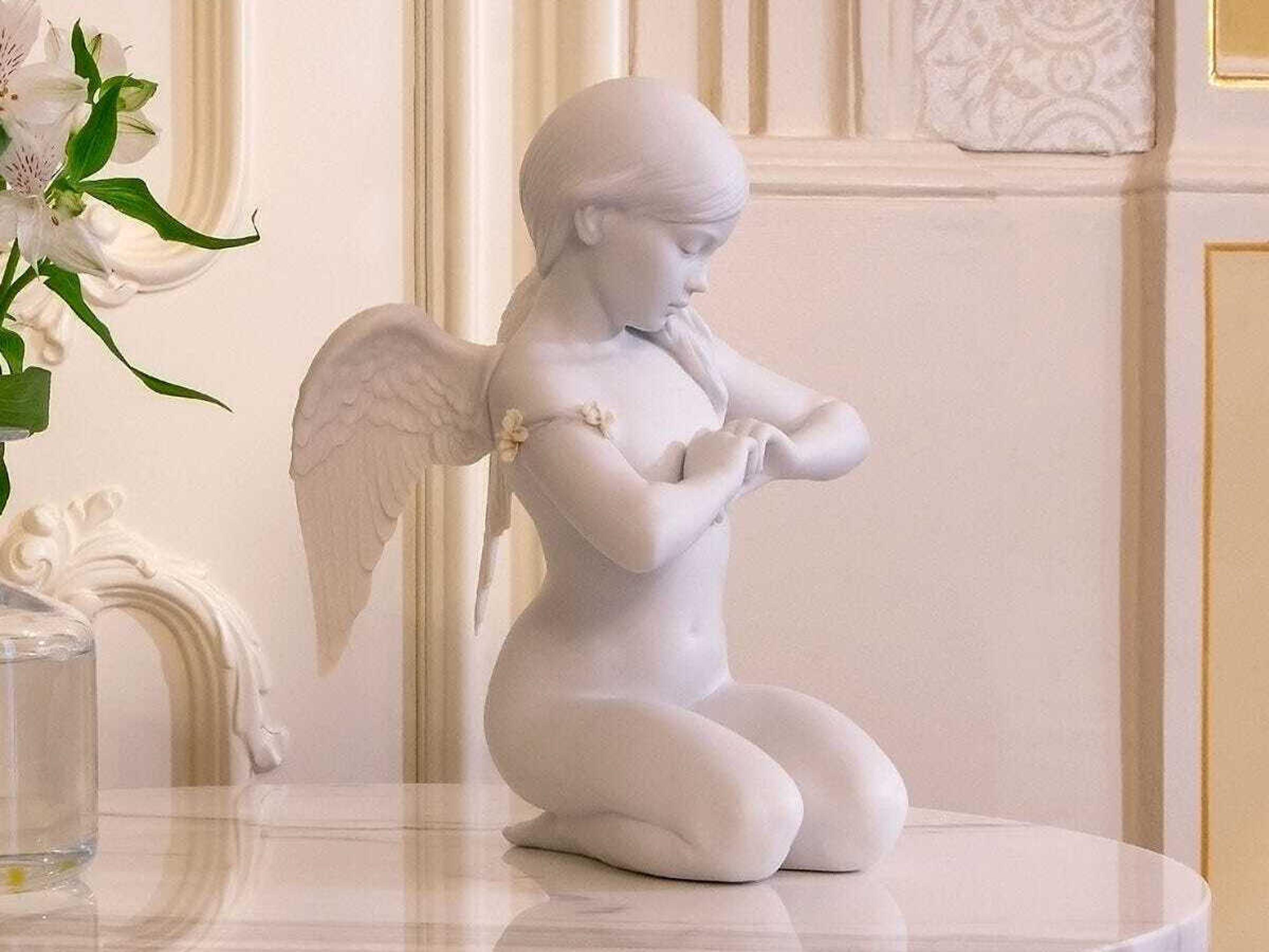 Lladro Heavenly Heart Angel Figurine