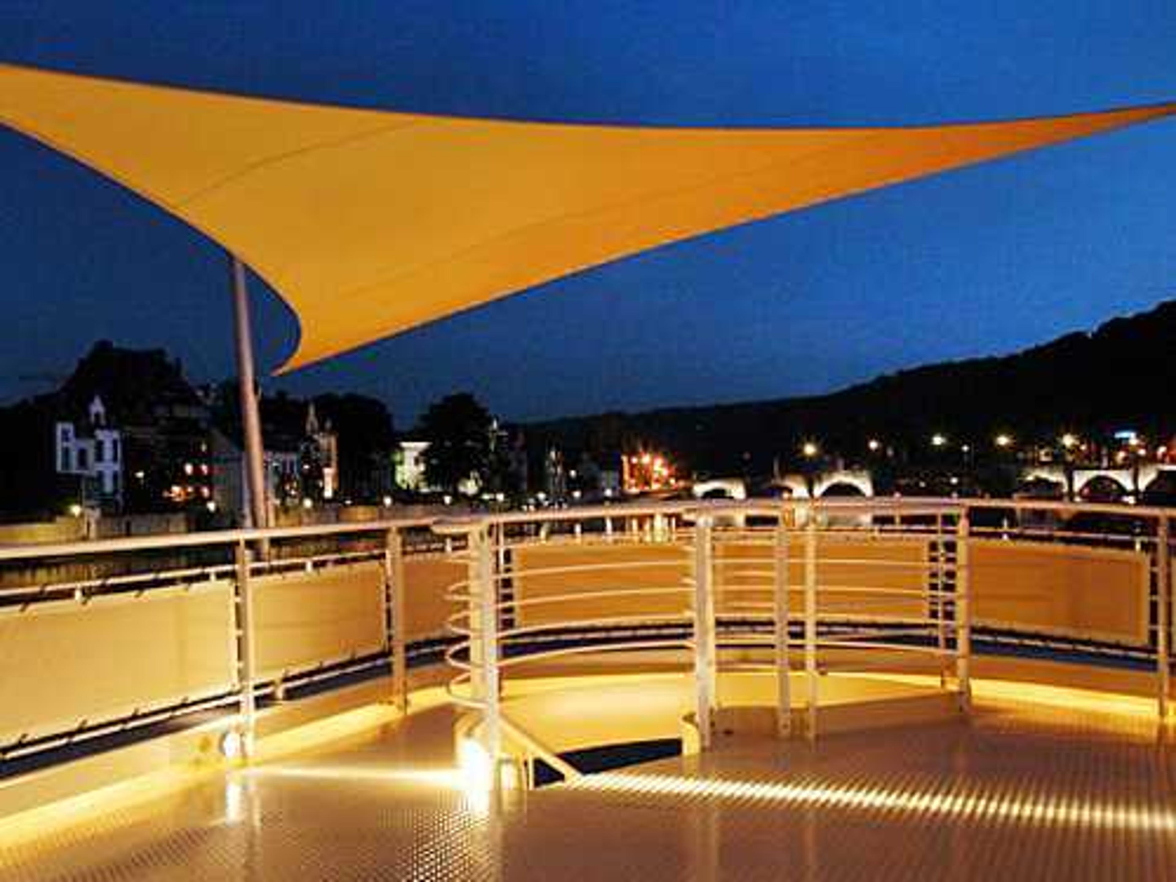 Ingenua 16 Foot Triangular Anodized Aluminum Shade Sail Patio Umbrella