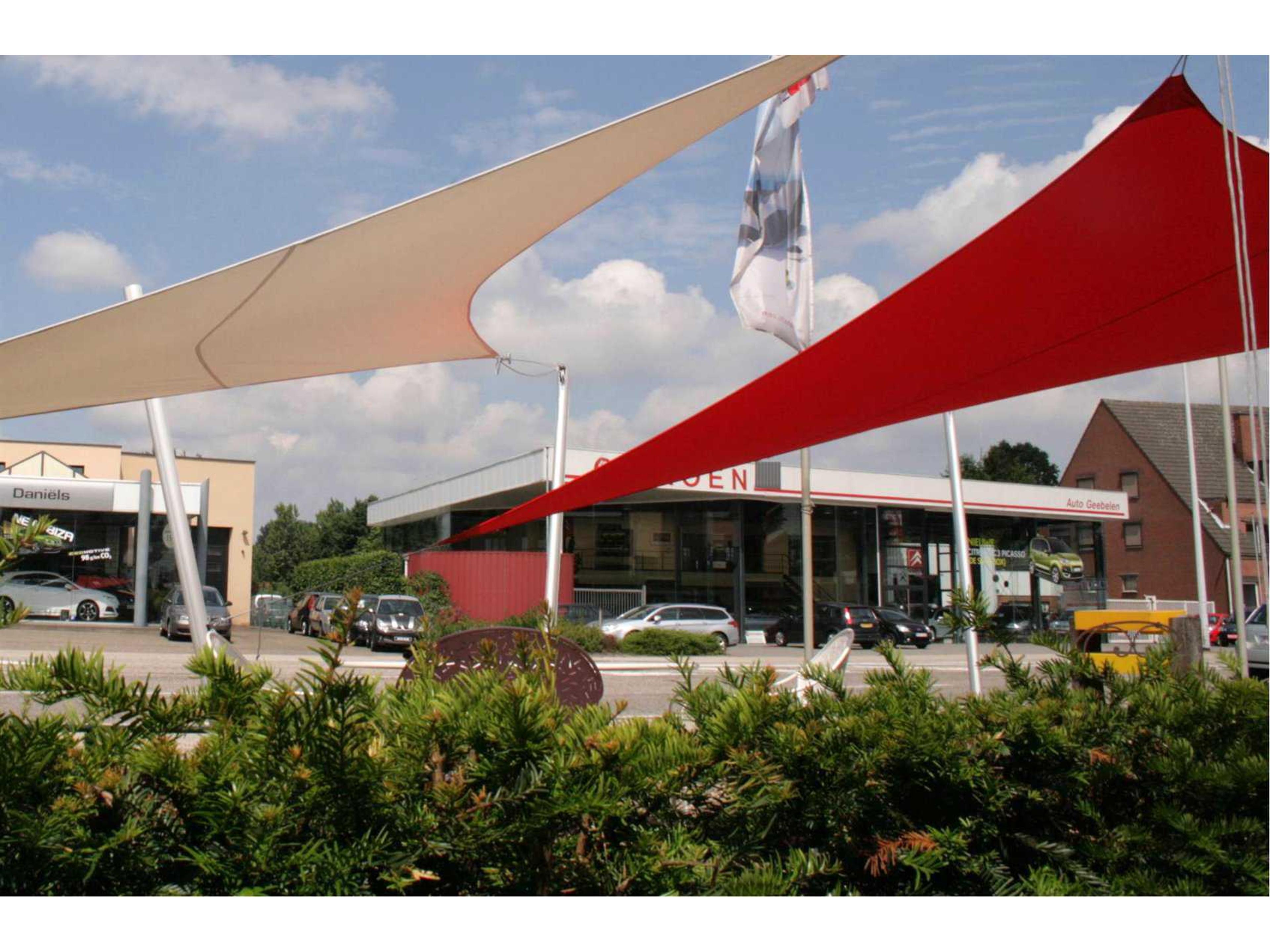 Luxury Umbrellas Ingenua 16 Foot Triangular Anodized Aluminum Shade Sail Patio Umbrella