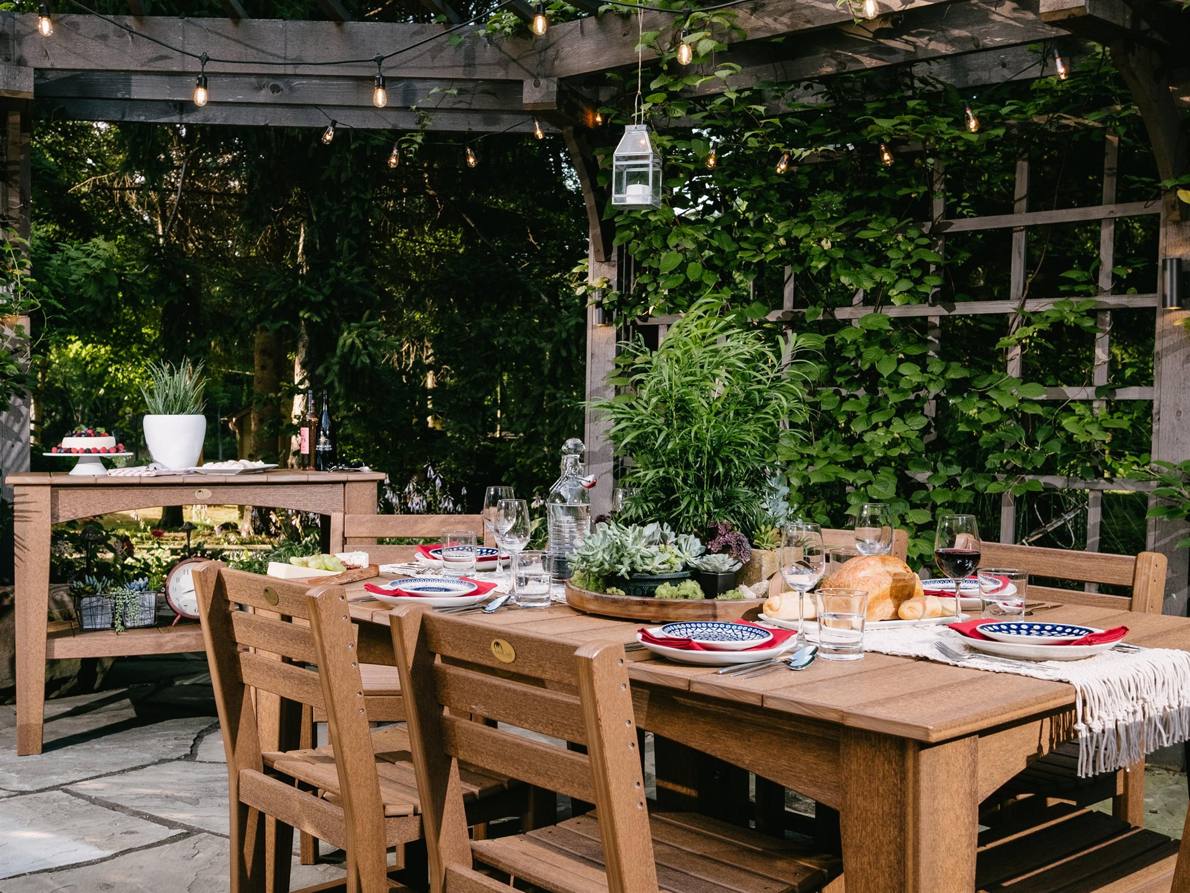 Recycled Plastic Island Table Outdoor Patio Dining Set