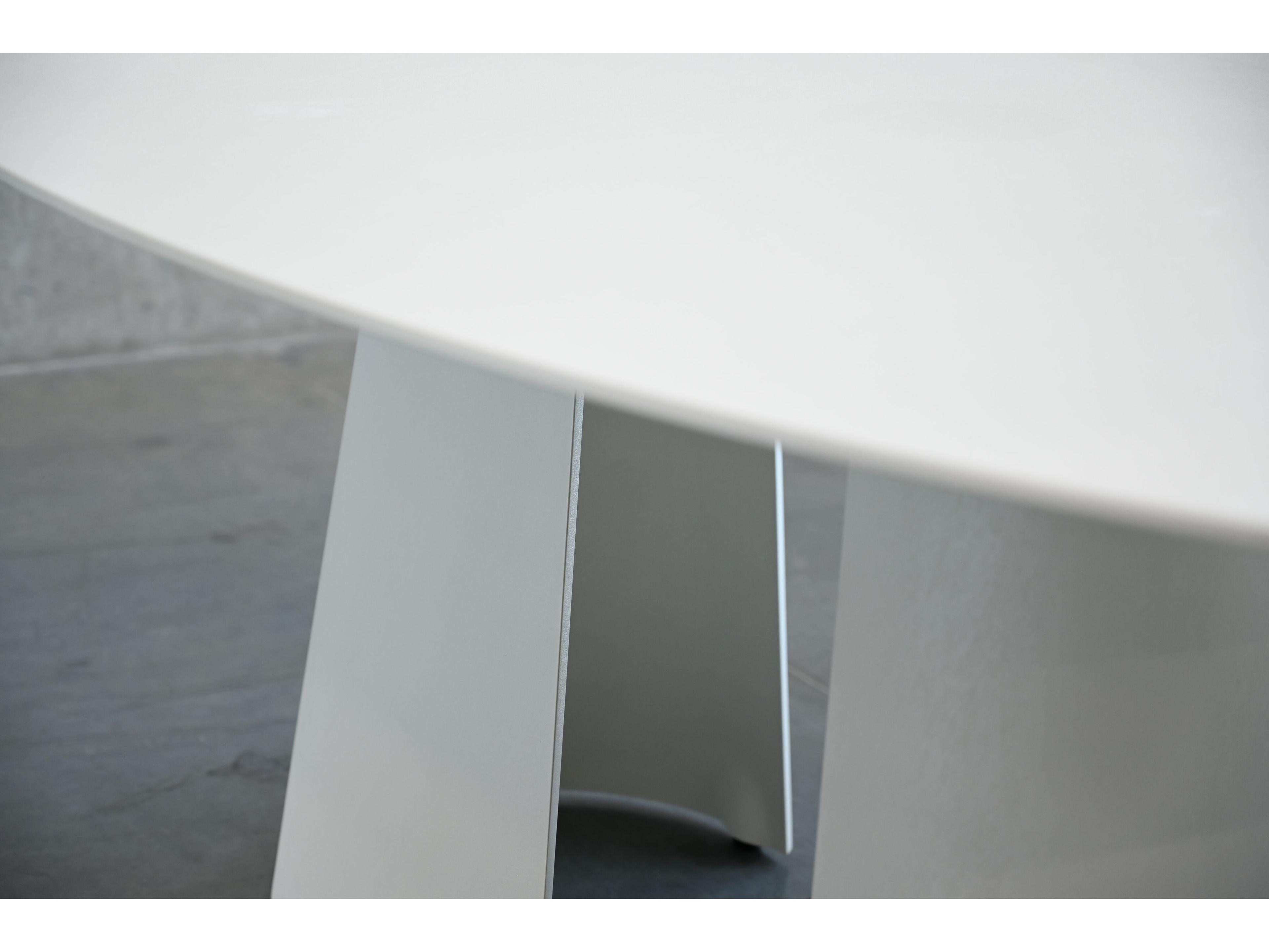 Mobital Tumuli Oval Resin Tapioca Mas Epoxy Dining Table