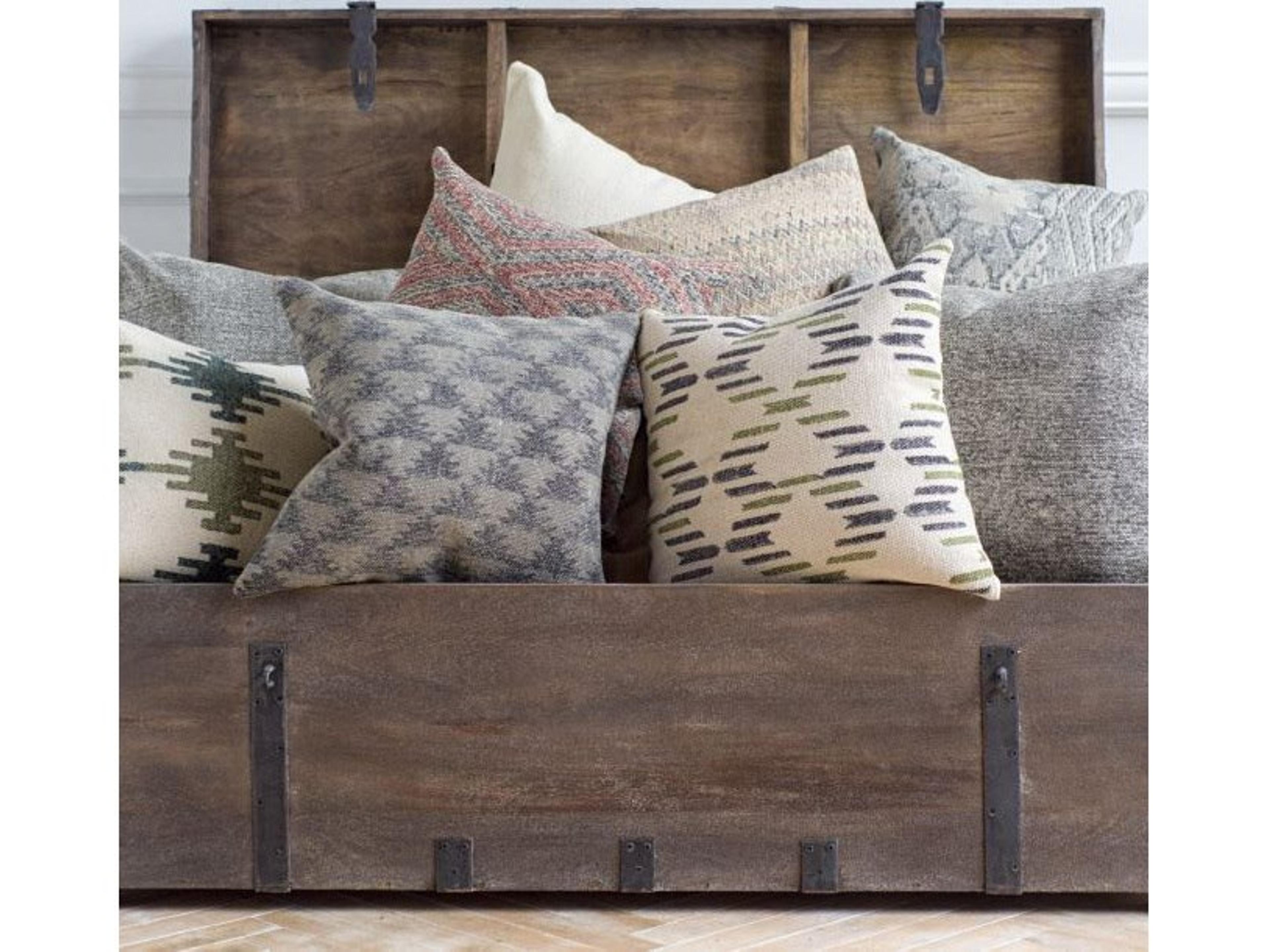 Mercana Nicand 18 x 18 Red/Blue Diamond Pattern Decorative Pillow Cover