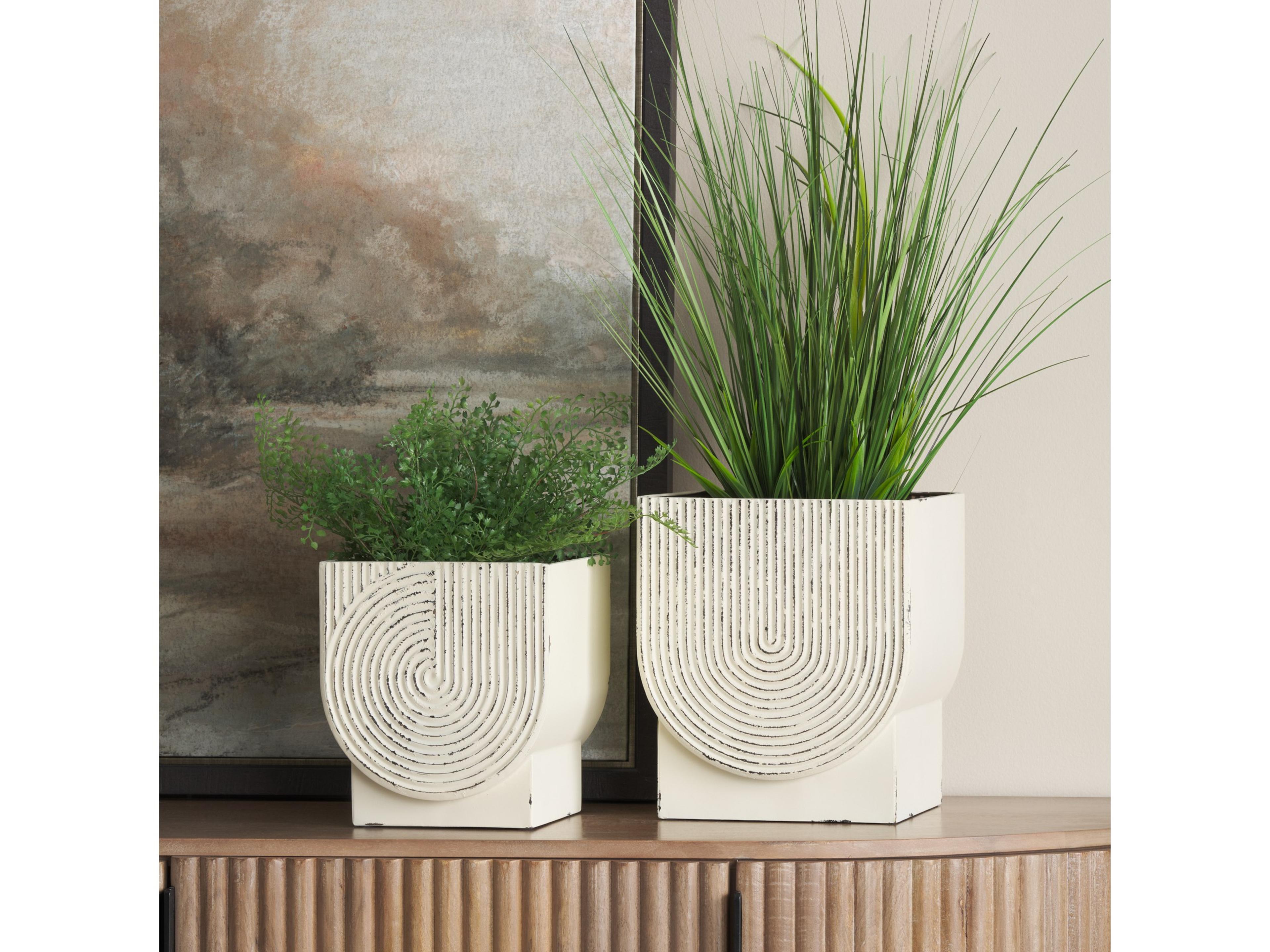 Mercana Medina Off White w/ Gold Antiquing Metal Planters (Set of 2)