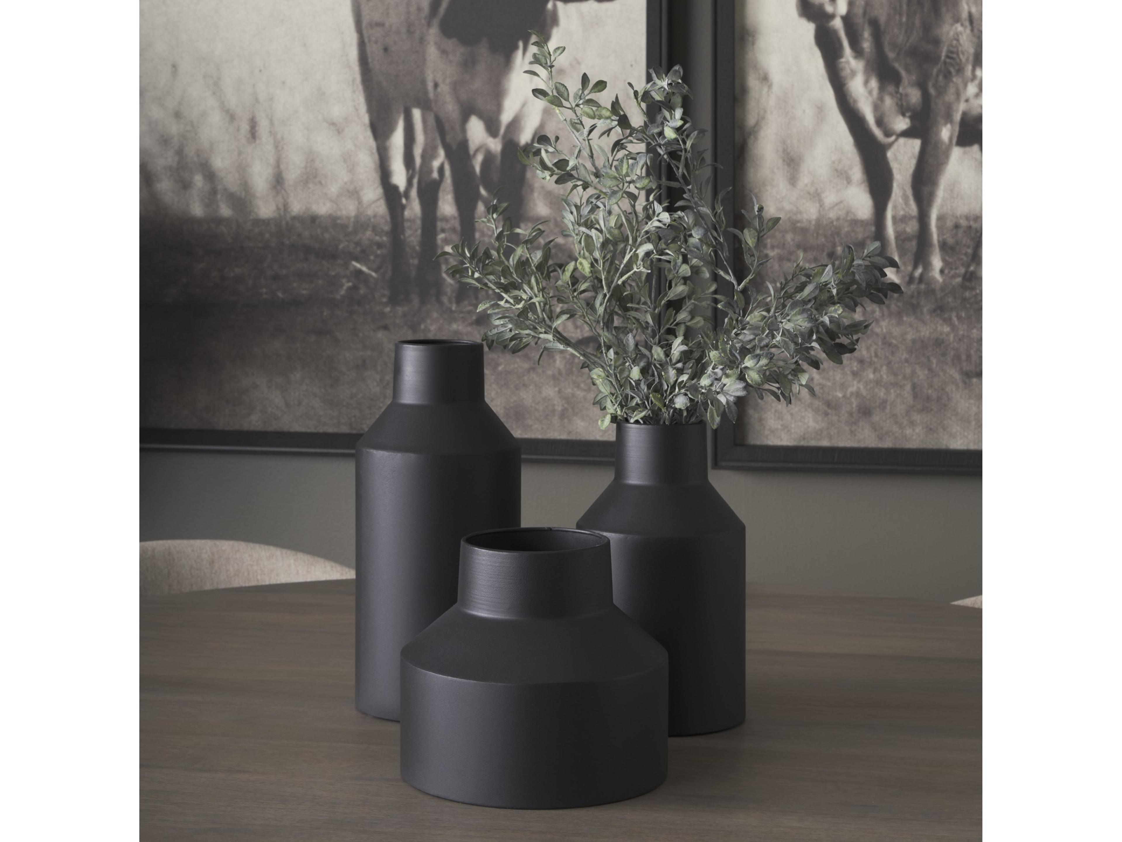 Mercana Tosca Medium Matte Black Metal Vase