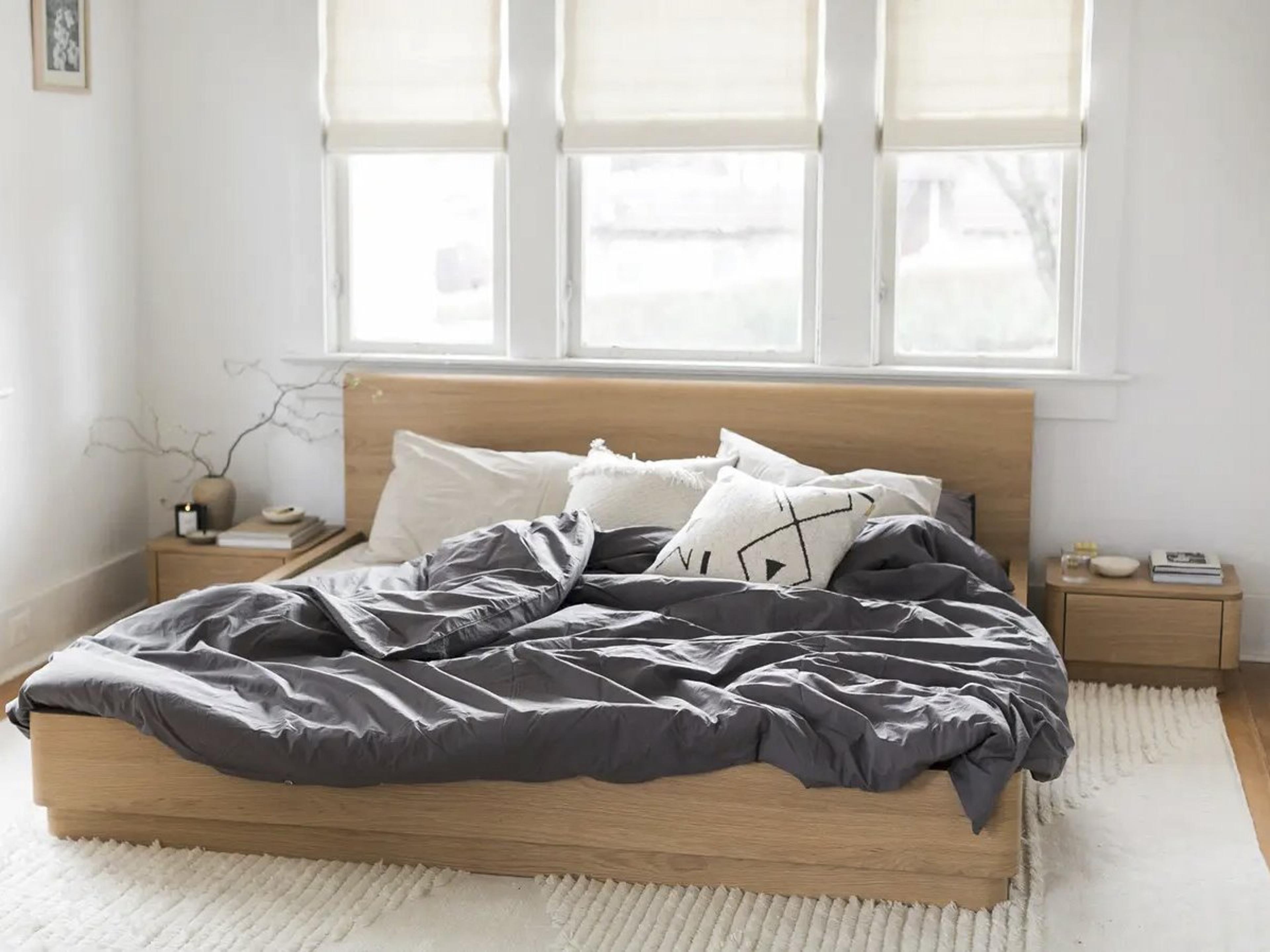 Round Off Platform Bed Bedroom Set