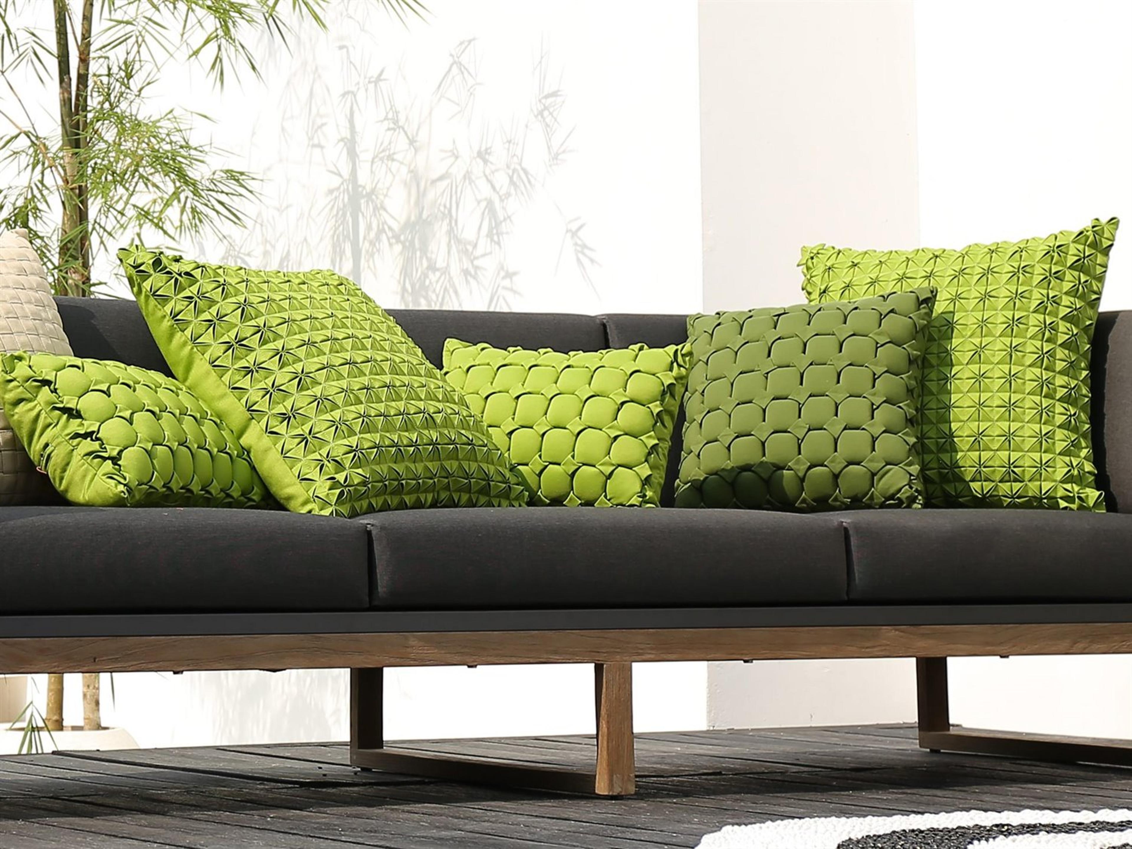 MamaGreen Bee 17.5'' Square Pillow