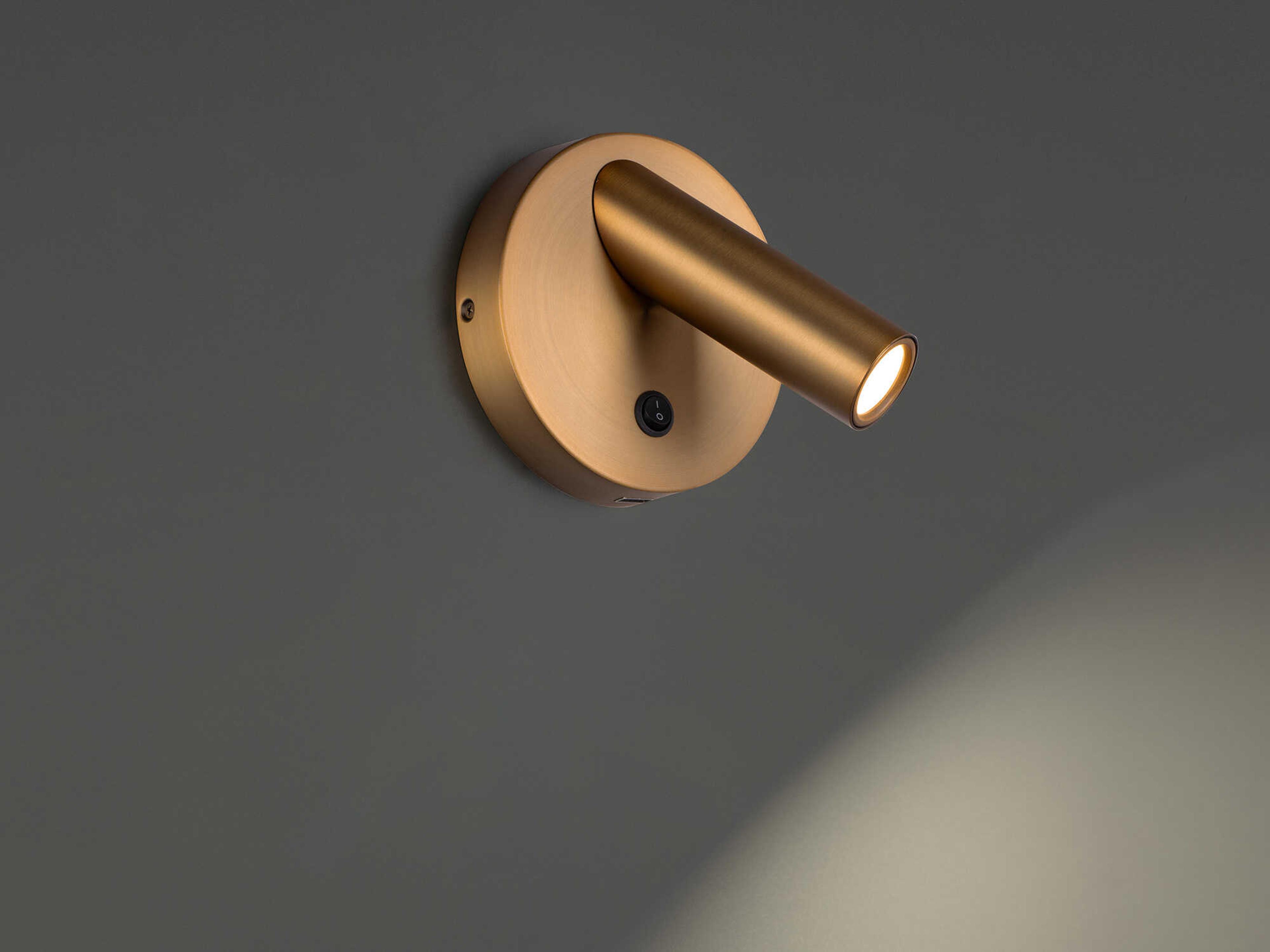 Modern Forms Aspire 1 - Light Reading