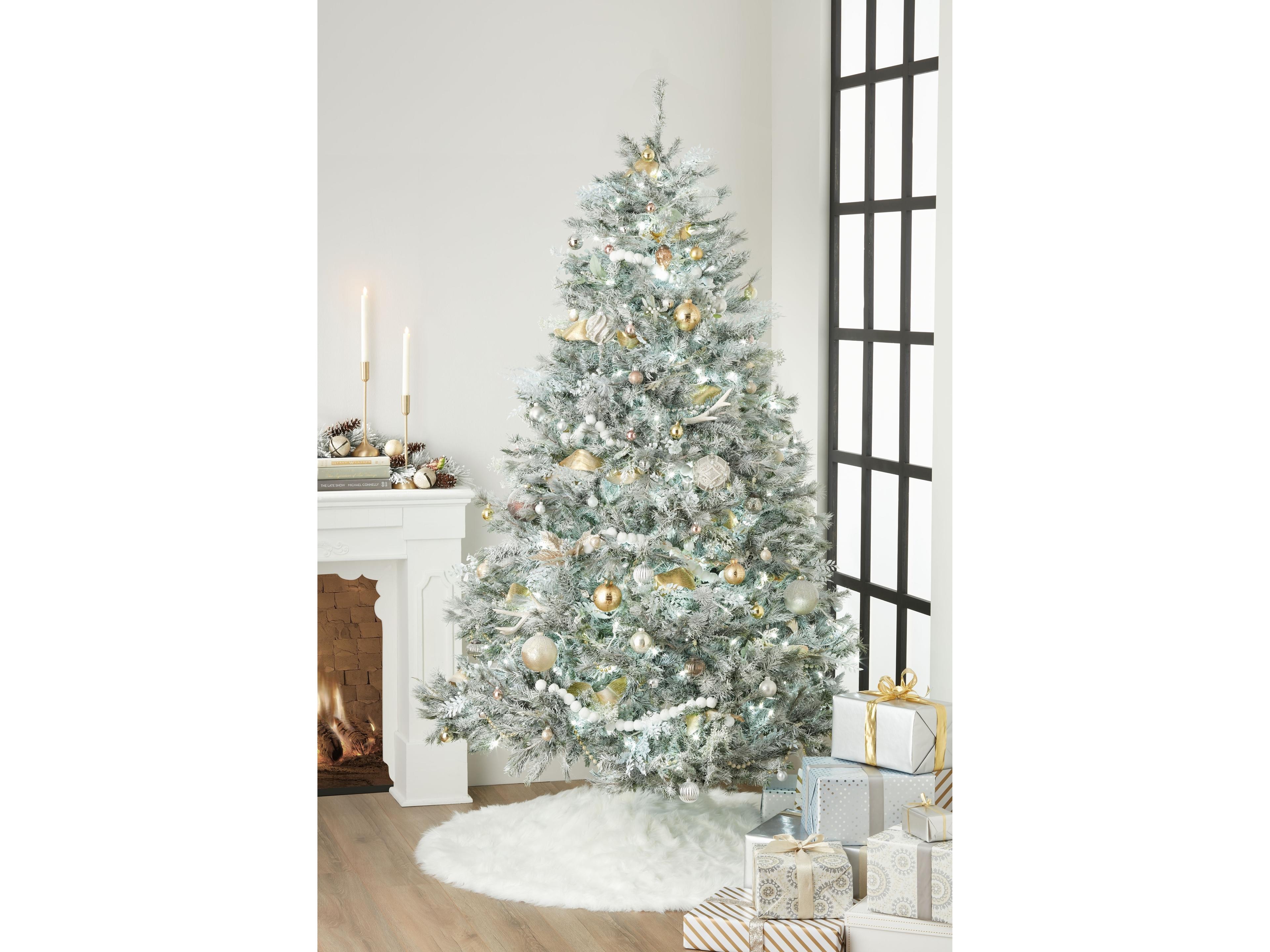 Momeni White Furry Tree Skirt