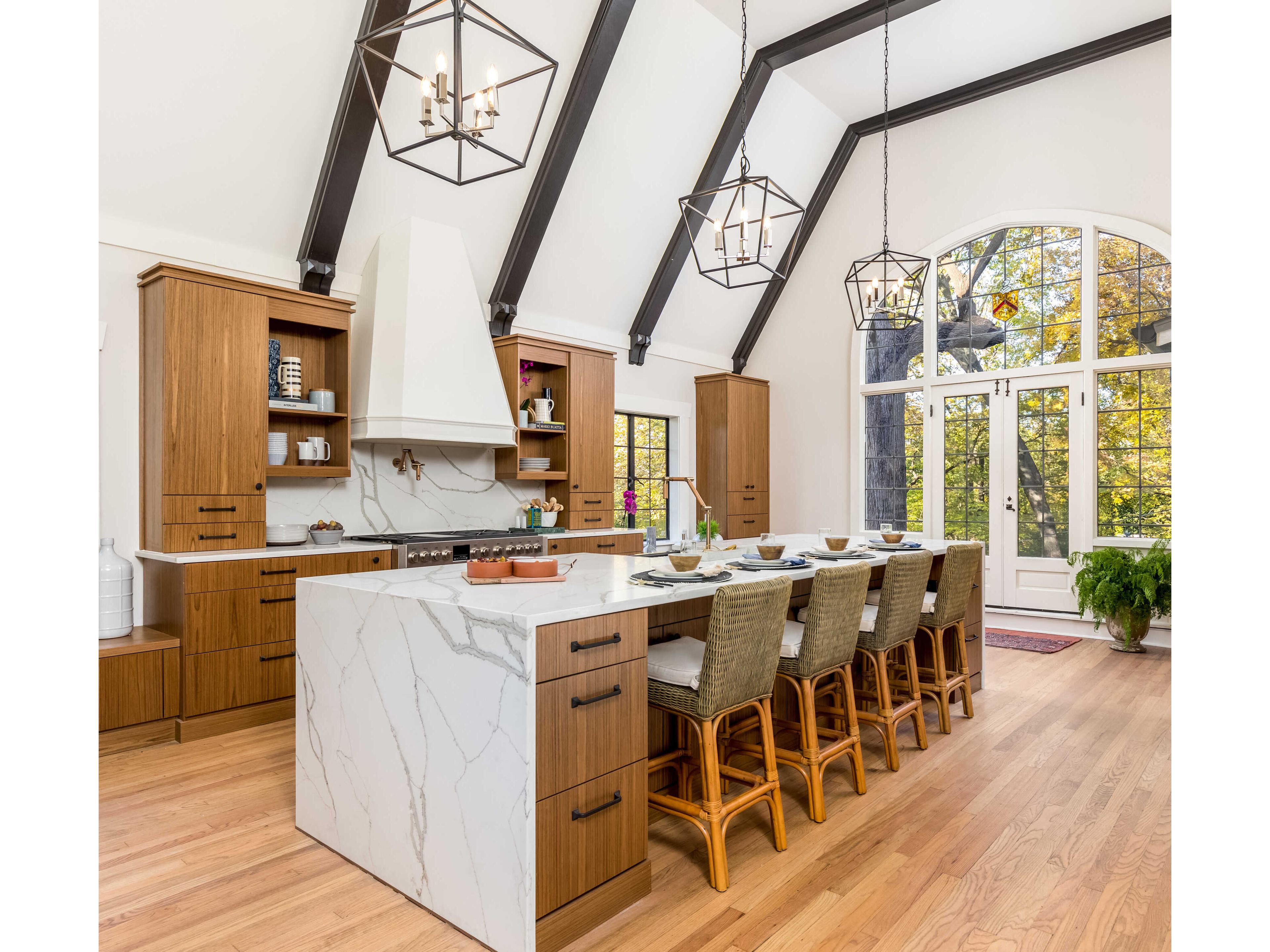 Maxim Lighting Abode 4-Light Textured Black Polished Nickel Candelabra Geometric Lantern Chandelier