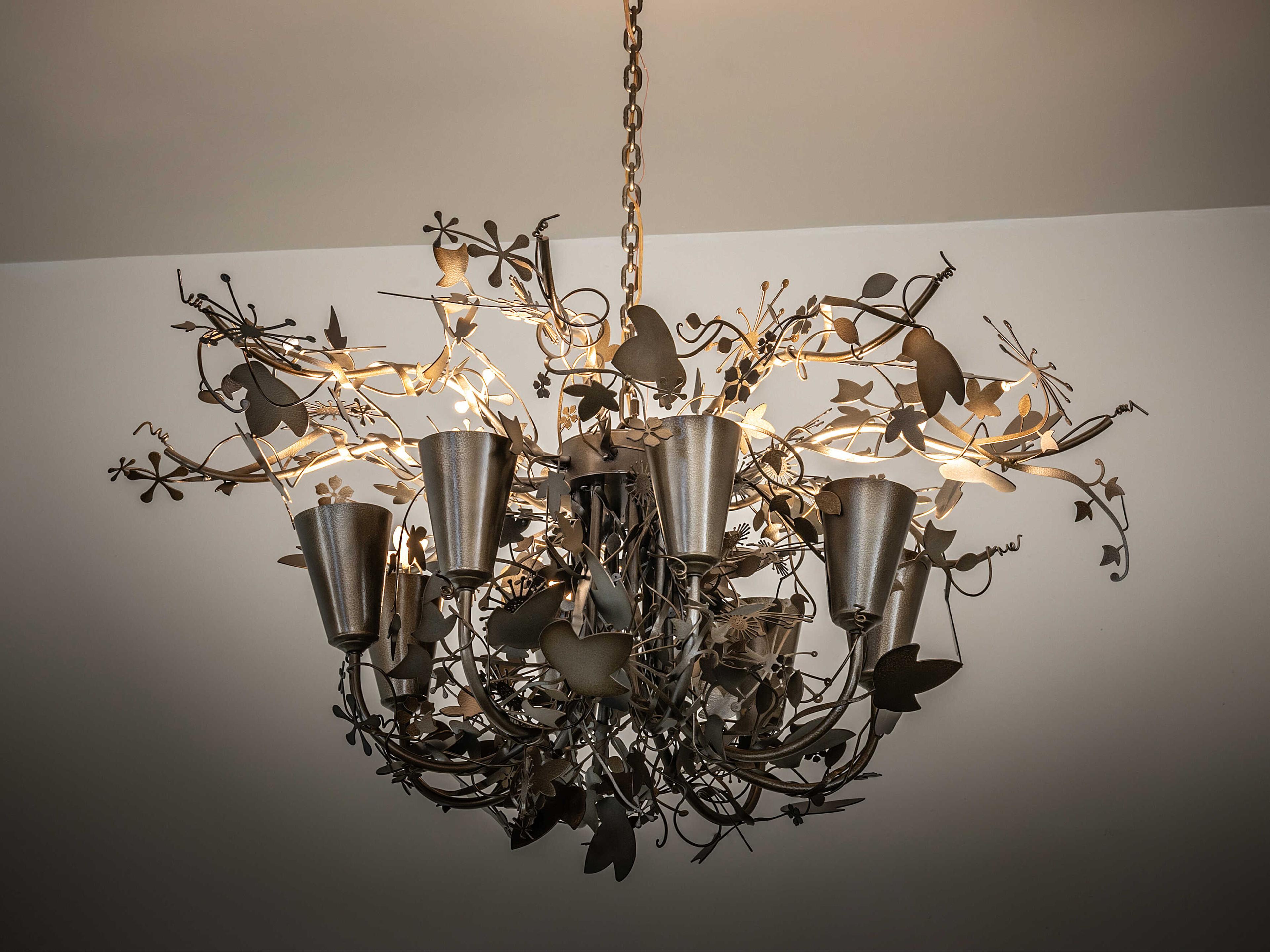 Meyda Lau Lau 8-Light Antique Hammer Gold Chandelier