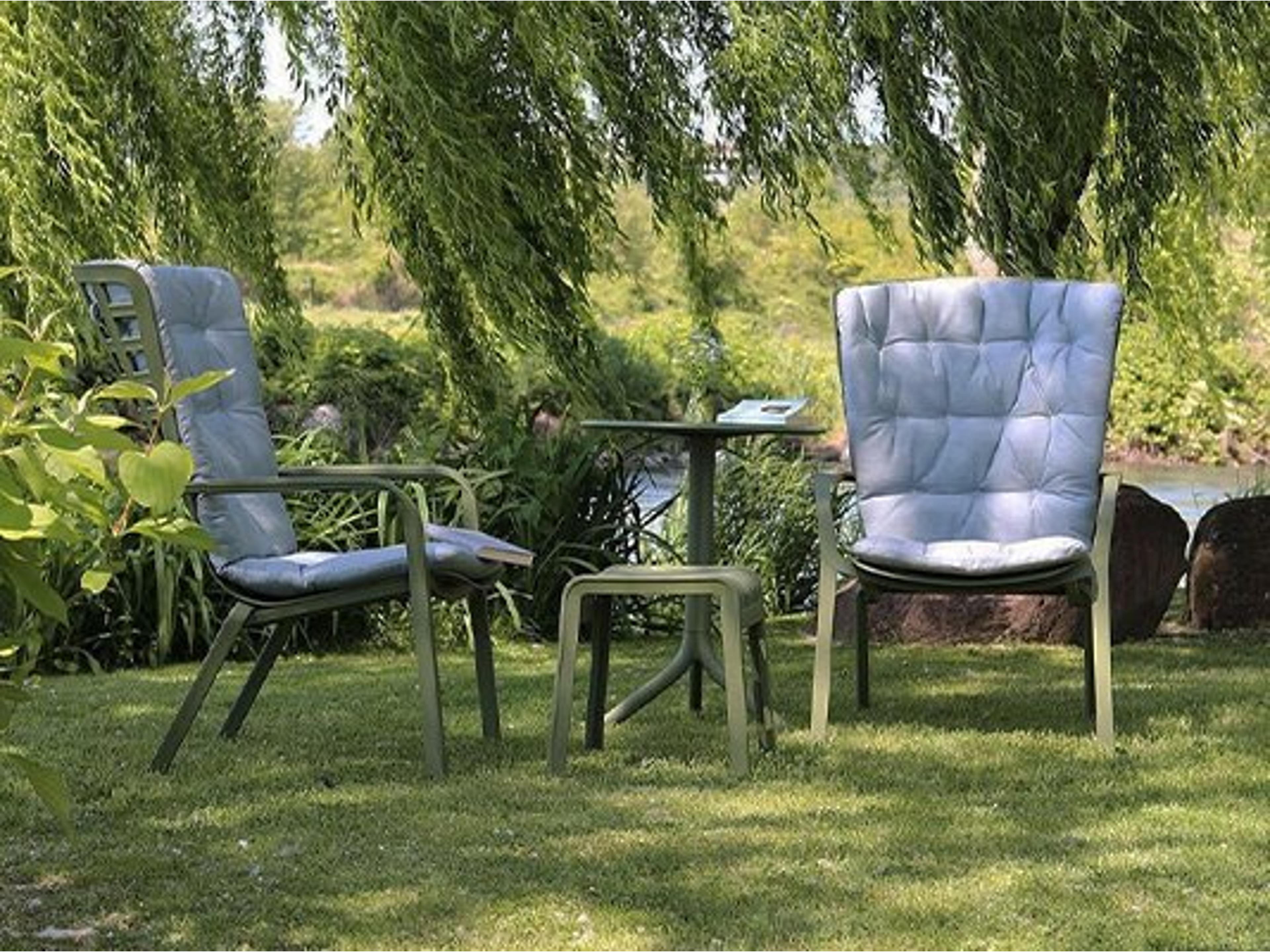 Folio Resin Agave Outdoor Patio Lounge Set