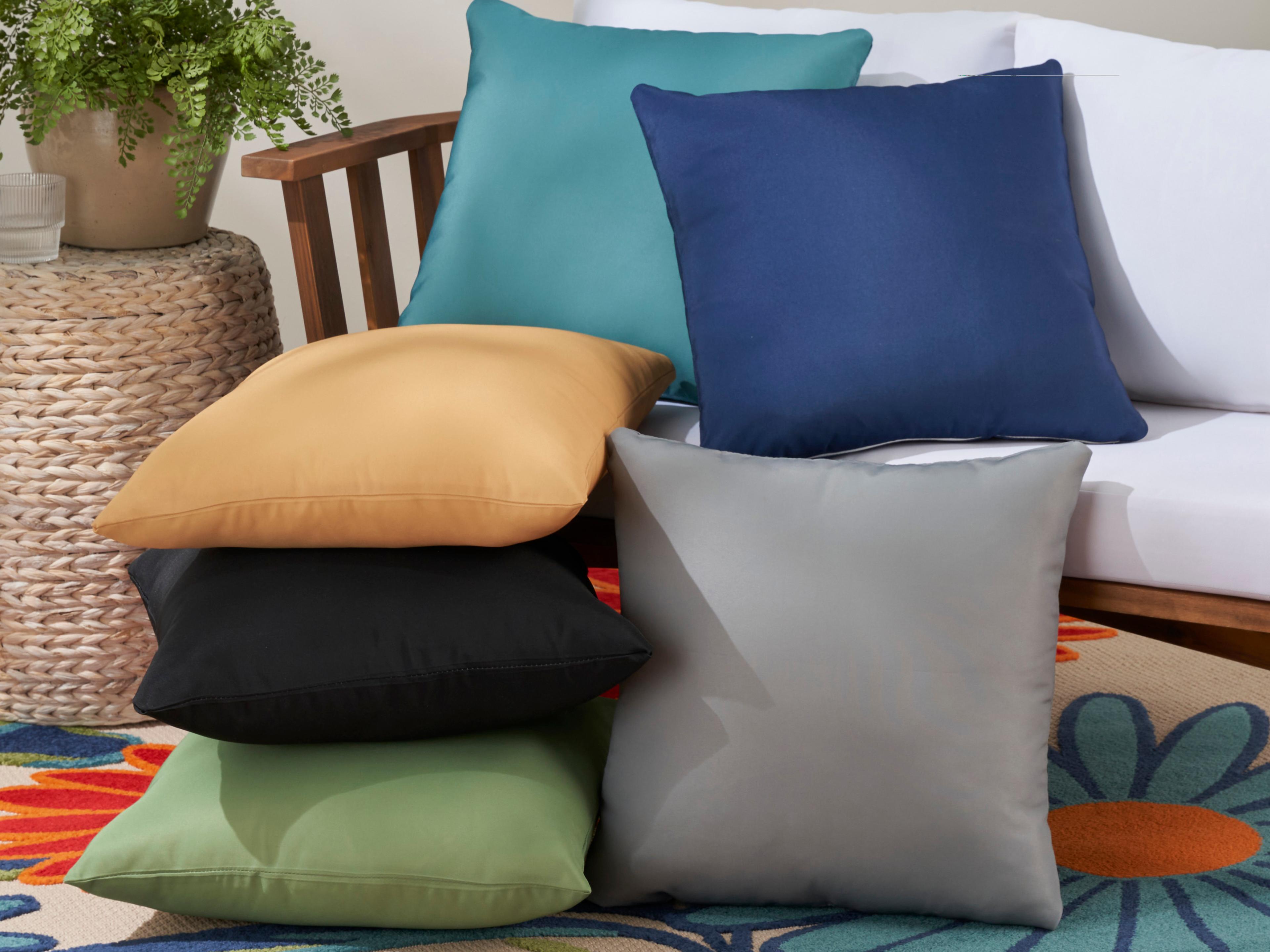 Nourison Mina Victory Aloha Black 20" x 20" Pillow