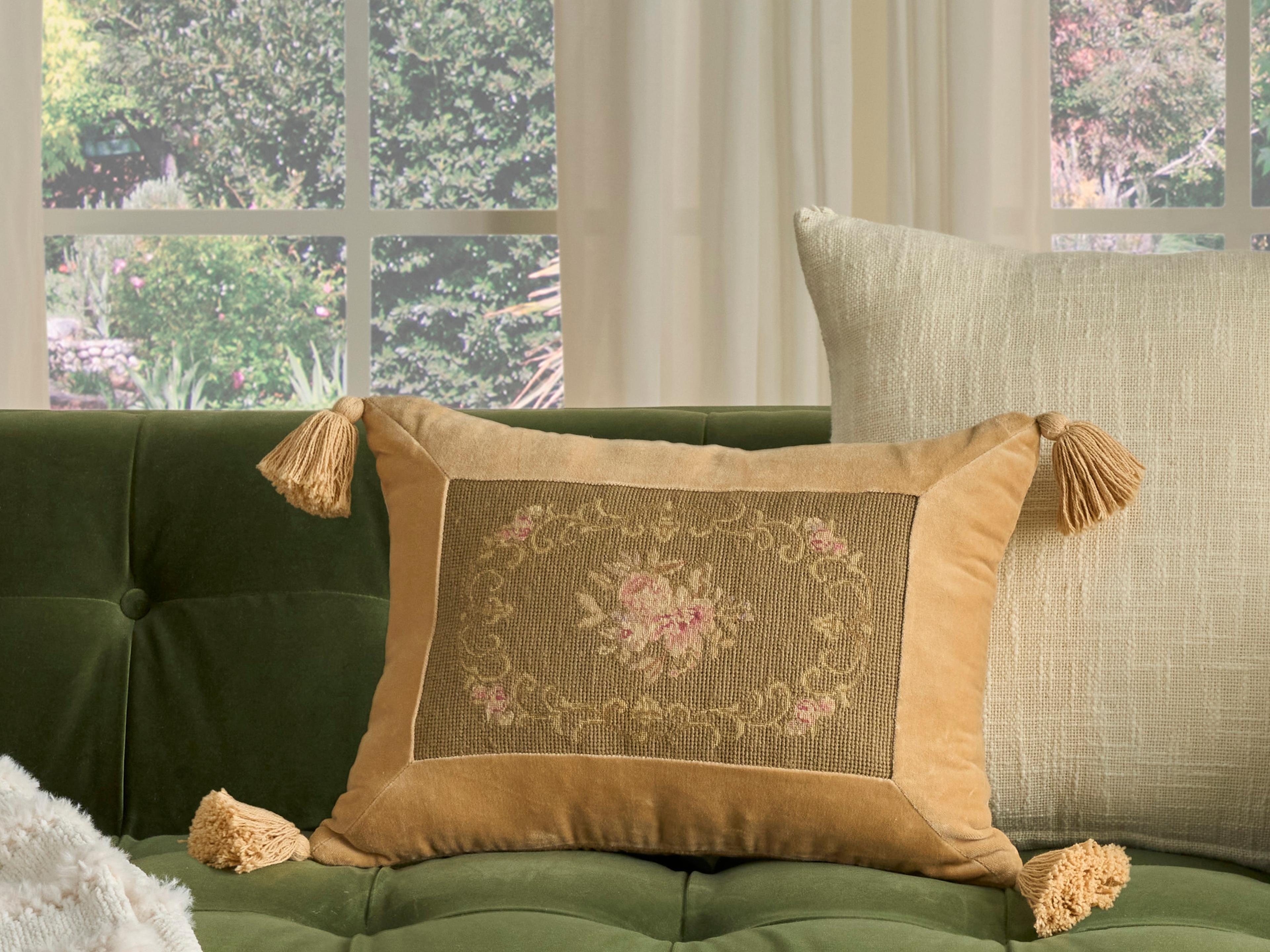 Nourison Mina Victory Vintage Oval Floral Border 14" x 18" Olive Pillow