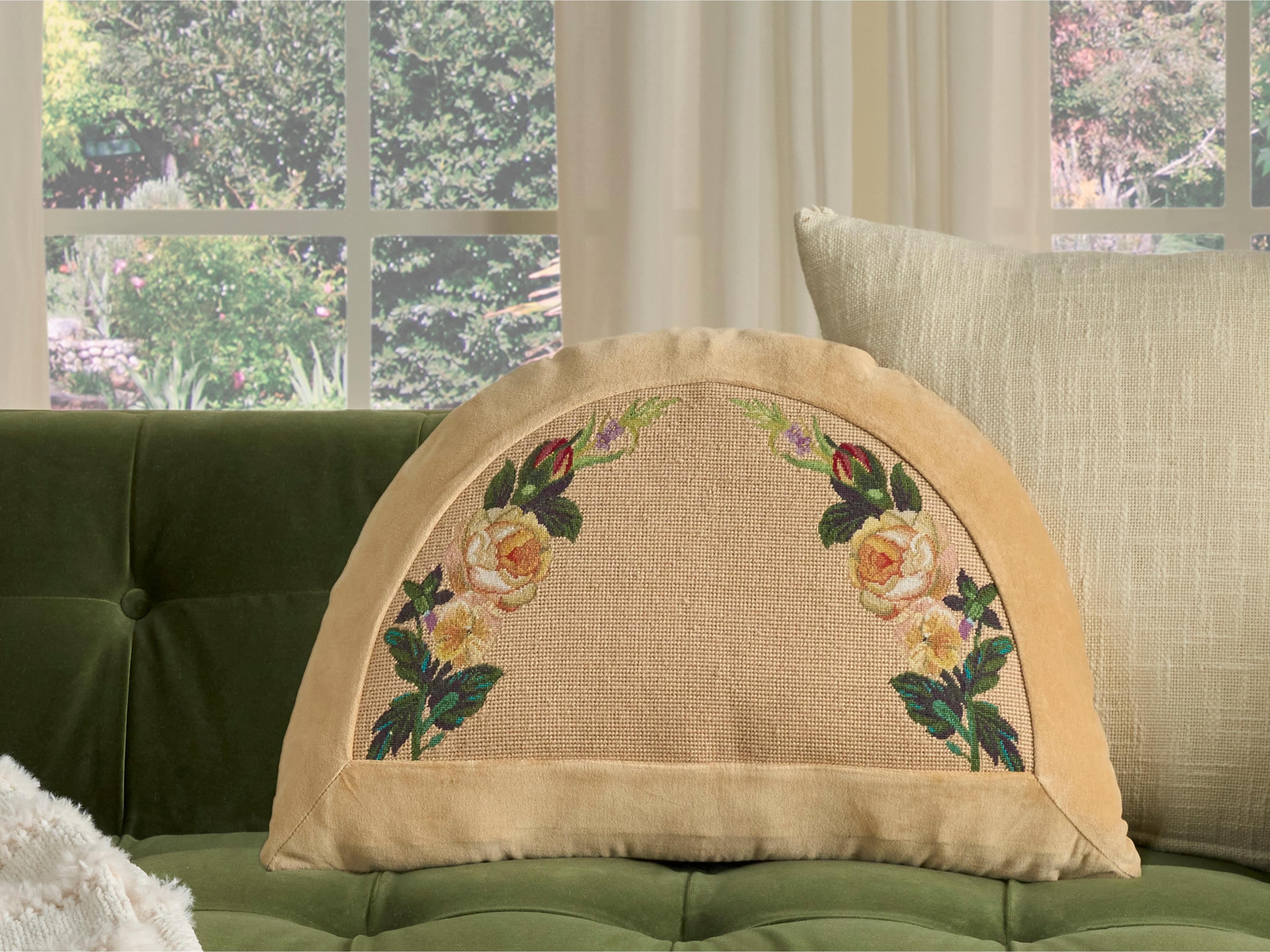Nourison Mina Victory Vintage Rose Border 16" x 24" Beige Pillow
