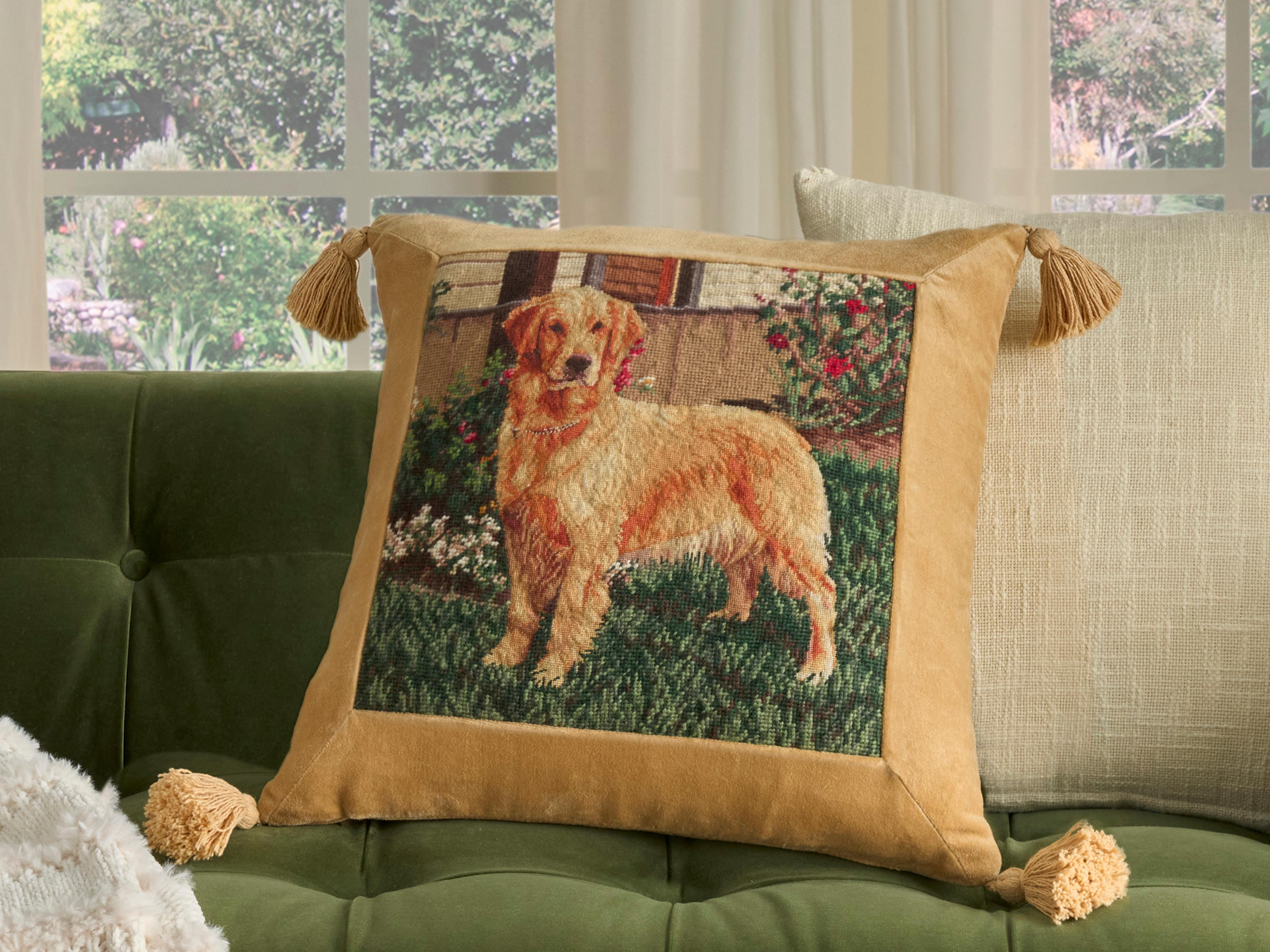 Nourison Mina Victory Vintage Golden Retriever 20" x 20" Multicolor Pillow