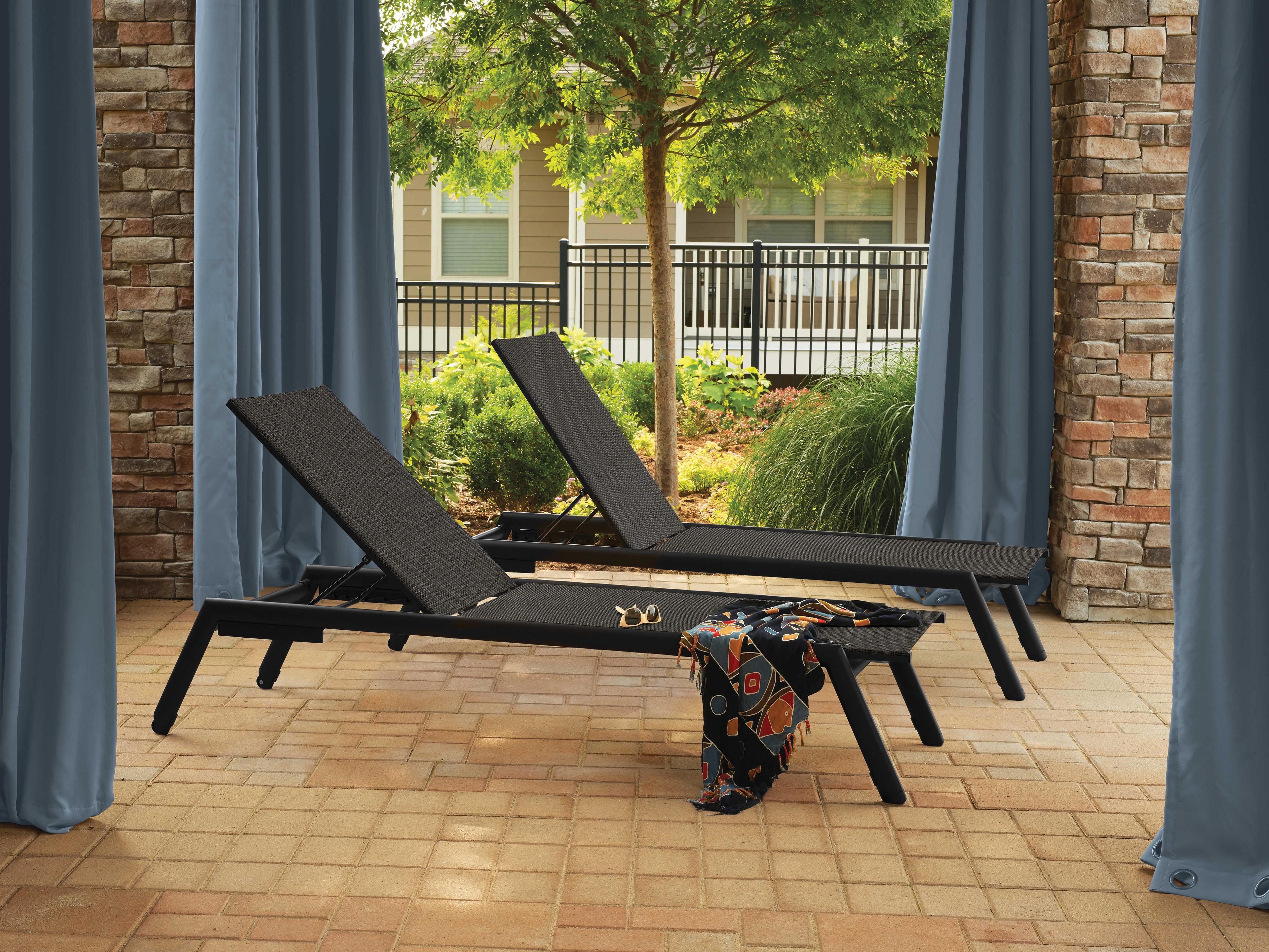 Oxford Garden Eiland Aluminum Sling Chaise Lounge Set of 4