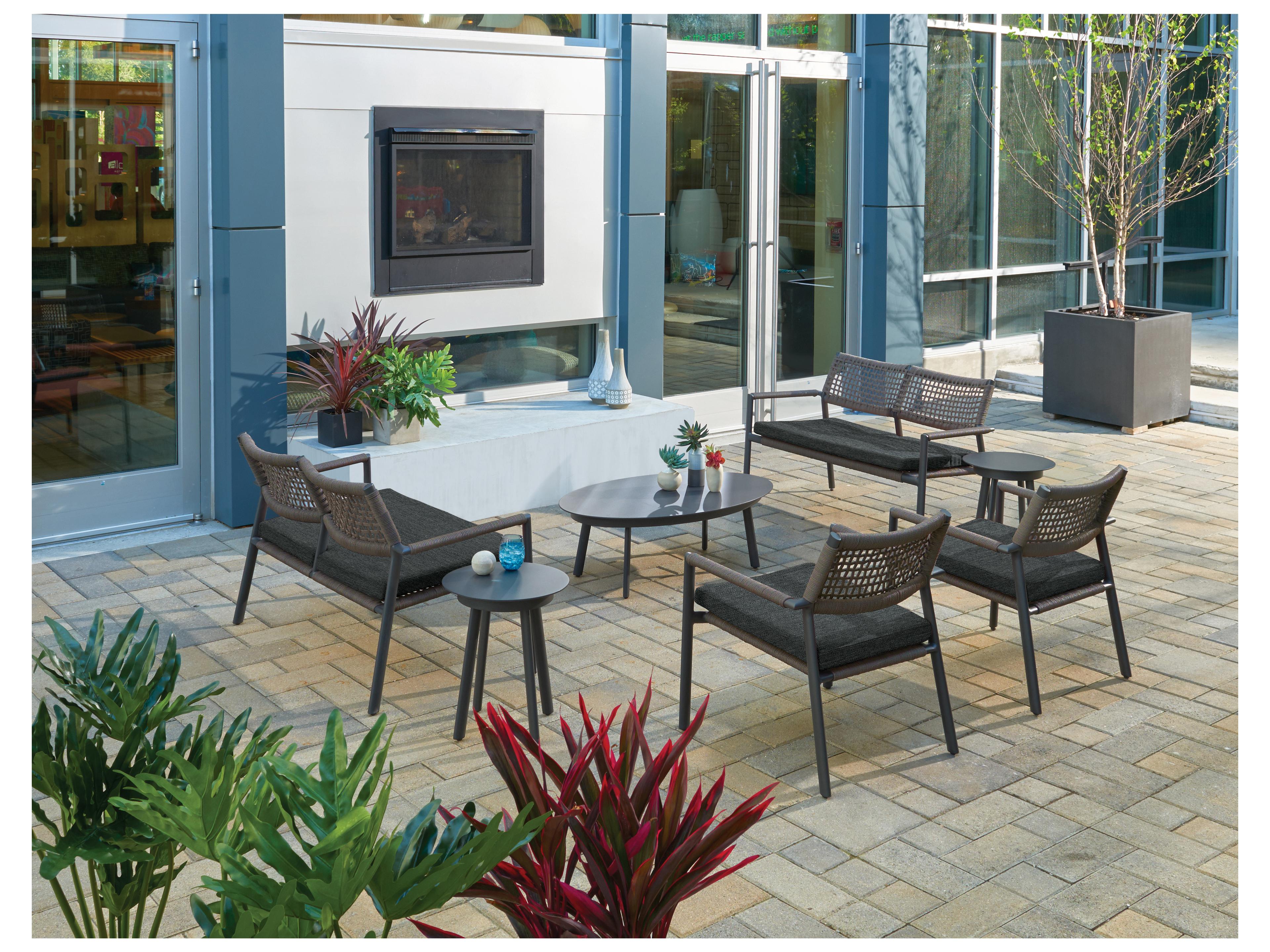 Oxford Garden Eiland Aluminum Carbon Oval Patio Coffee Table