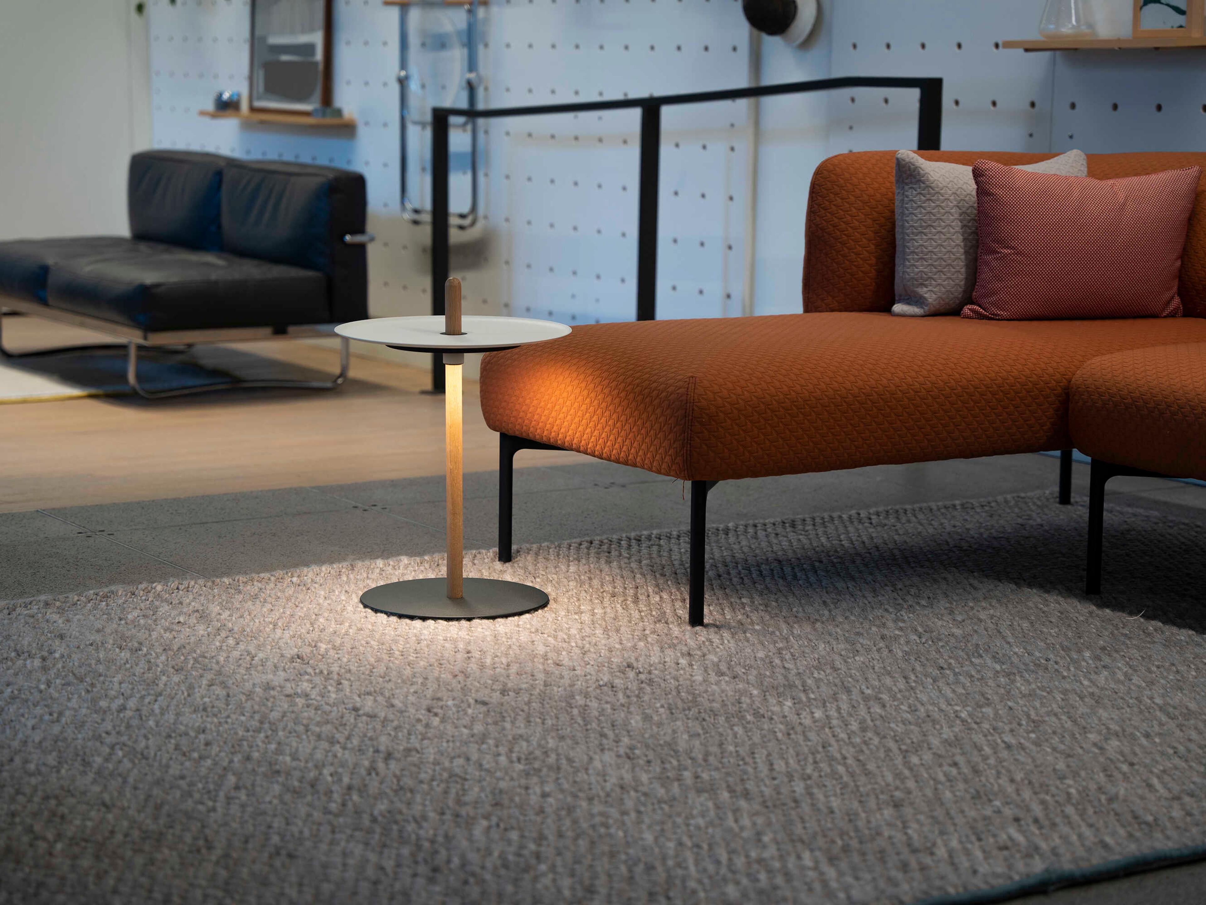 Pablo Nivel Round Metal White Oak End Table