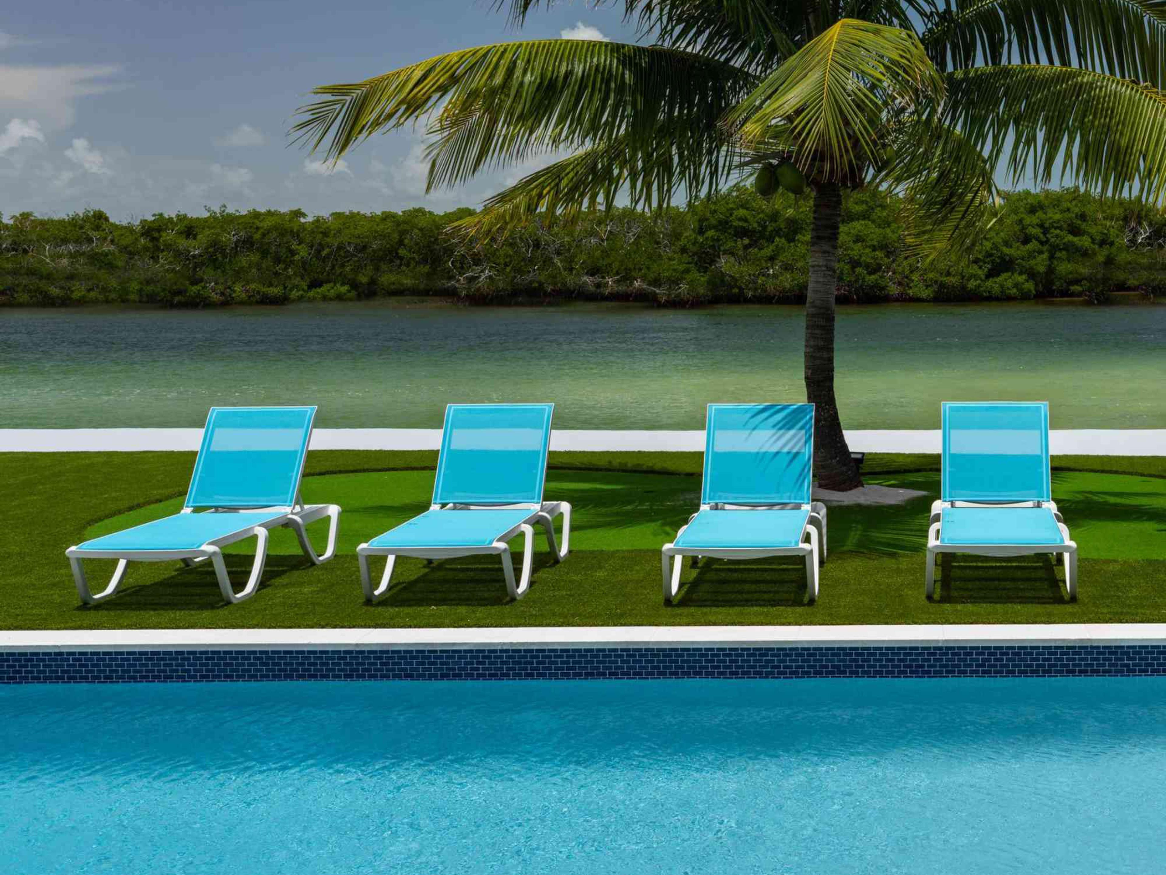 Panama Jack Abaco (Set of 2) Chaise Loungers