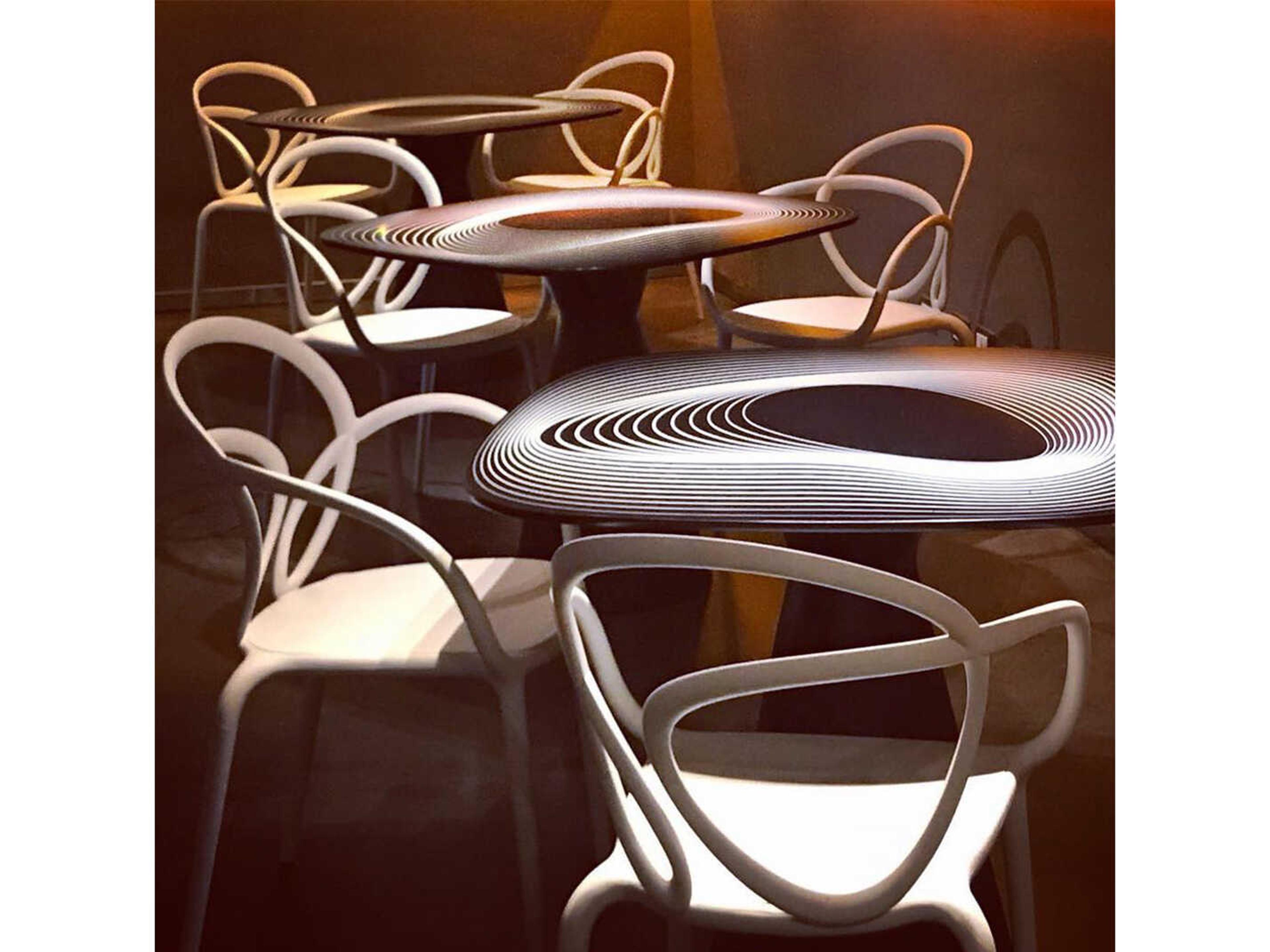 Qeeboo Outdoor Loop White Polypropylene Dining Chair (Set of 2)