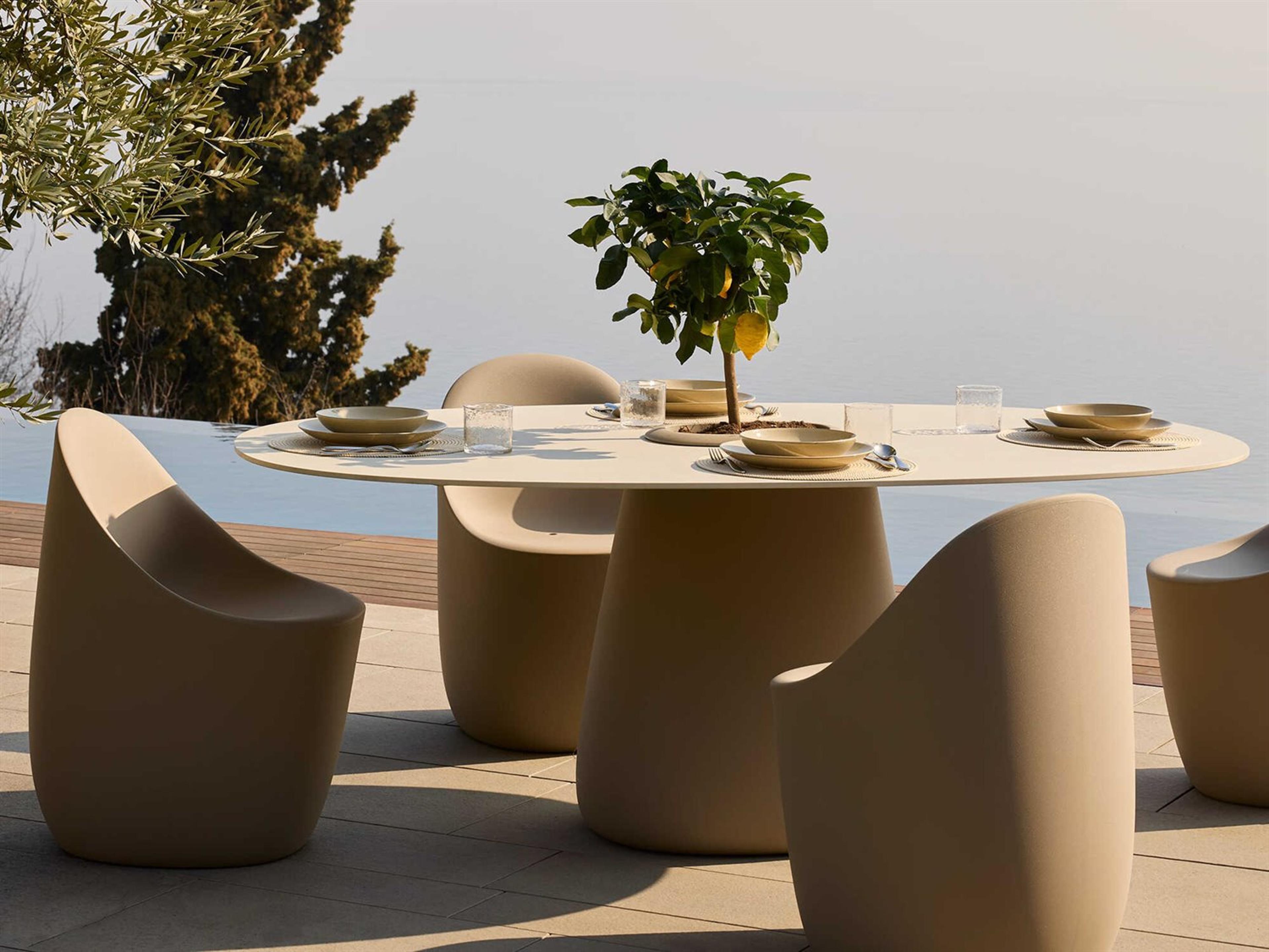 Qeeboo Outdoor Cobble Ottawa Recycled Plastic Dining Chair