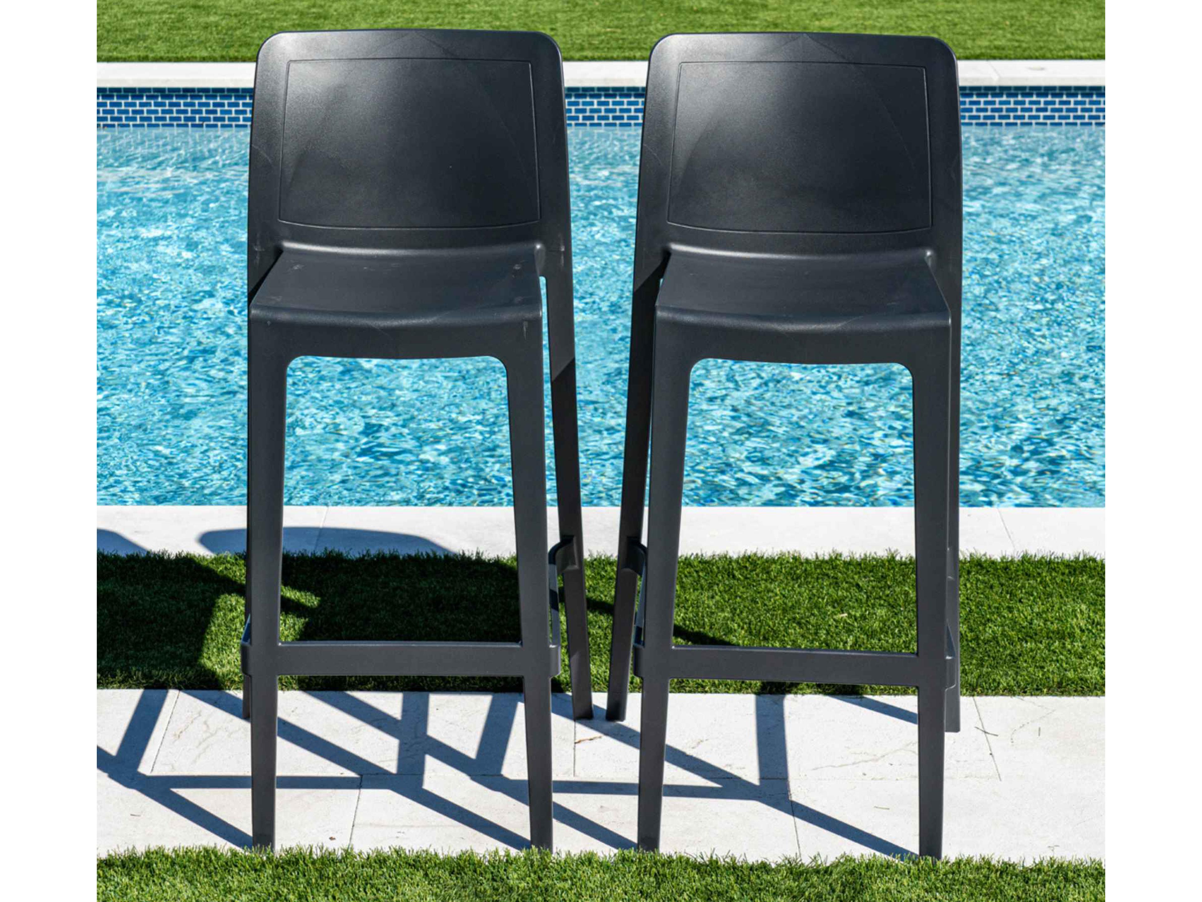 Rainbow Outdoor Luna Anthracite Polypropylene Bar Stool