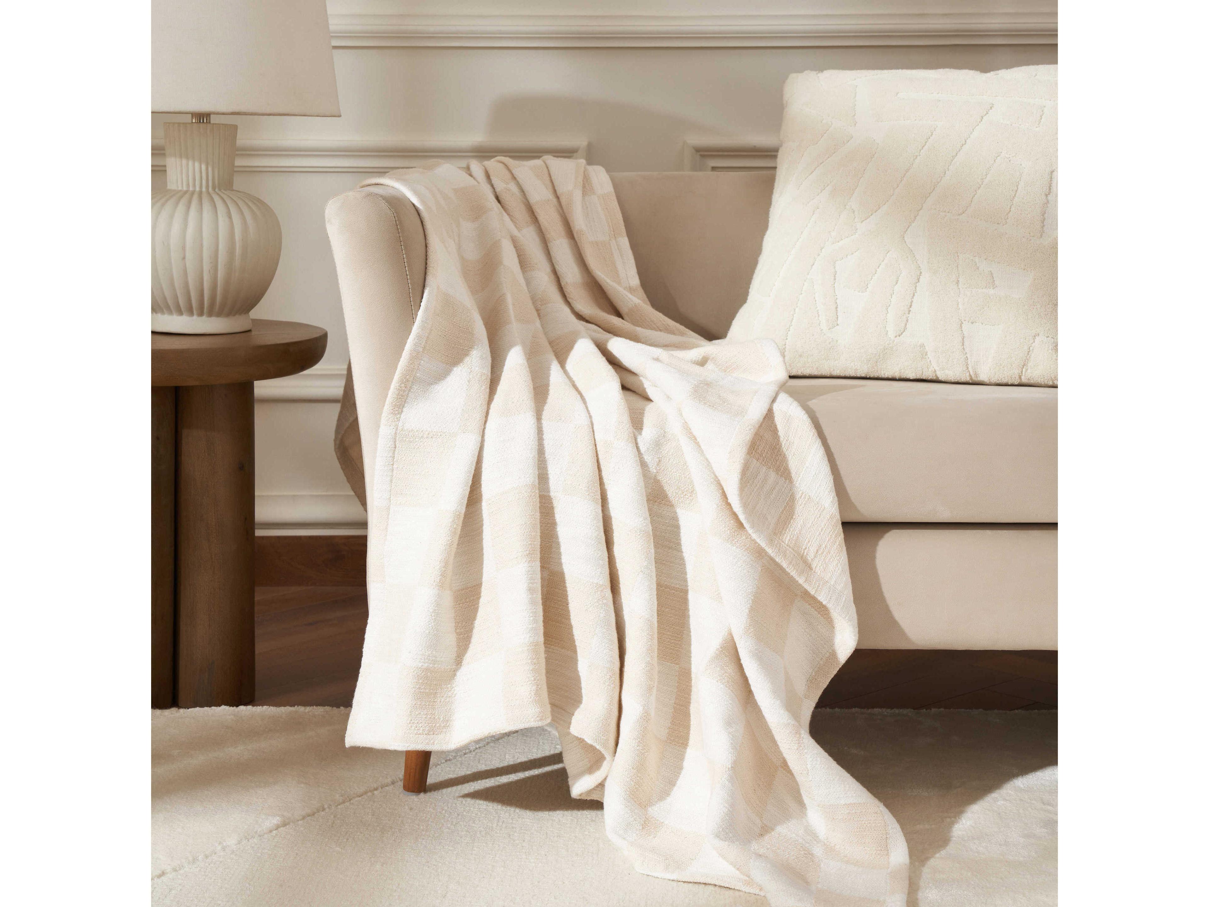 Renwil Grandi Throw Blanket