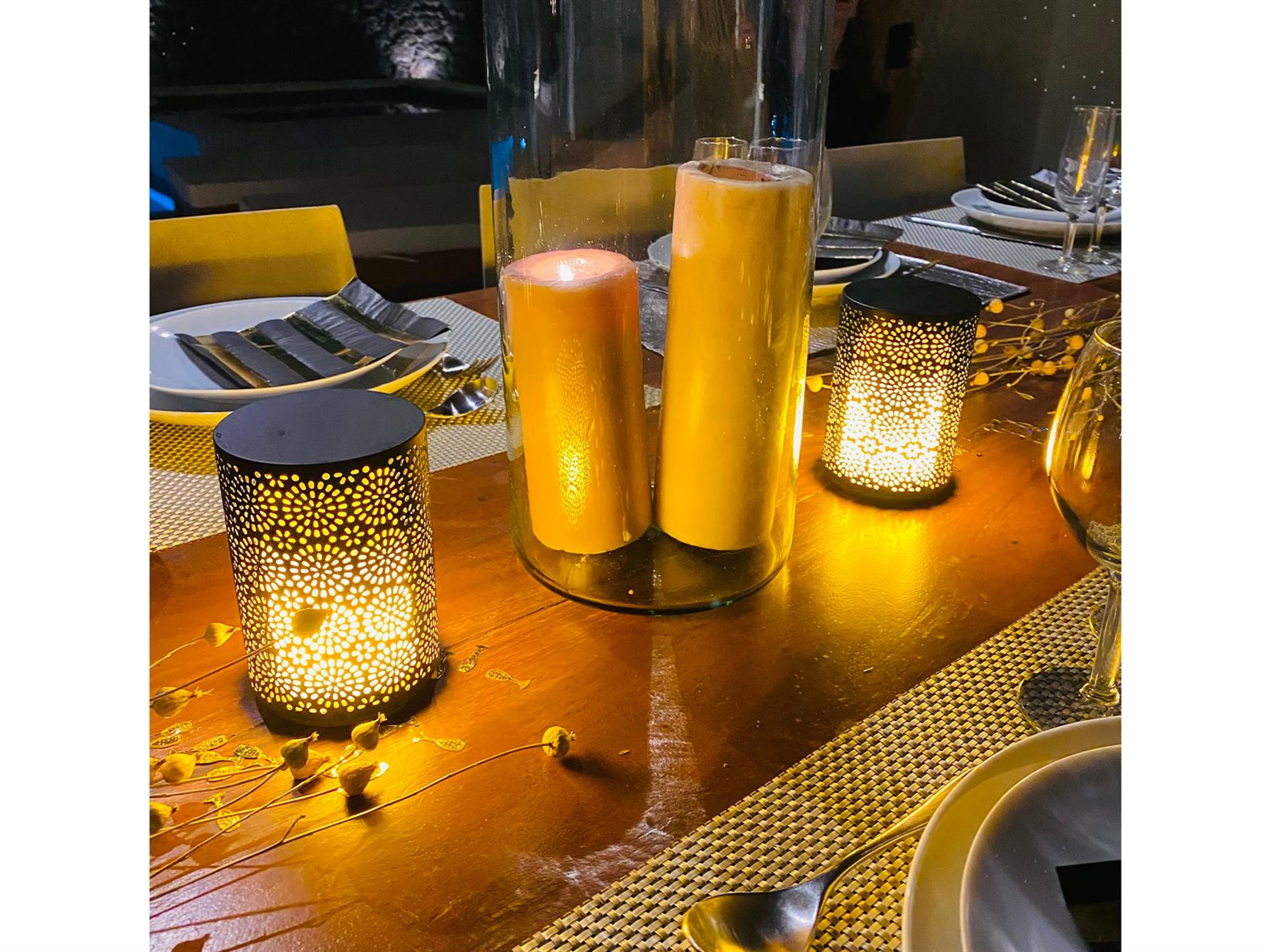 Smart & Green Dancing Flame Matte Black LED Table Lamp