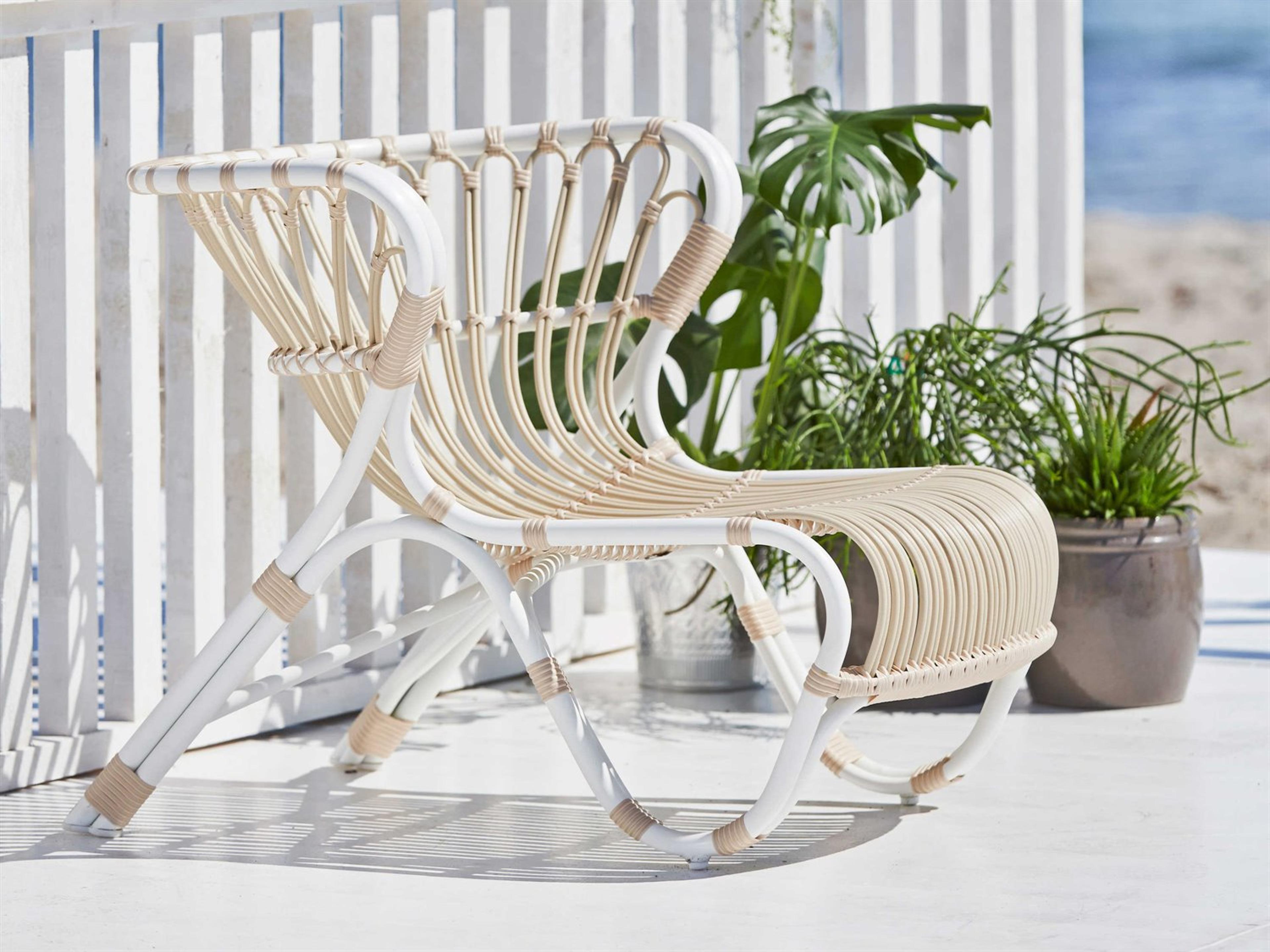 Sika Design Exterior Aluminum Dove White Fox Patio Lounge Chair
