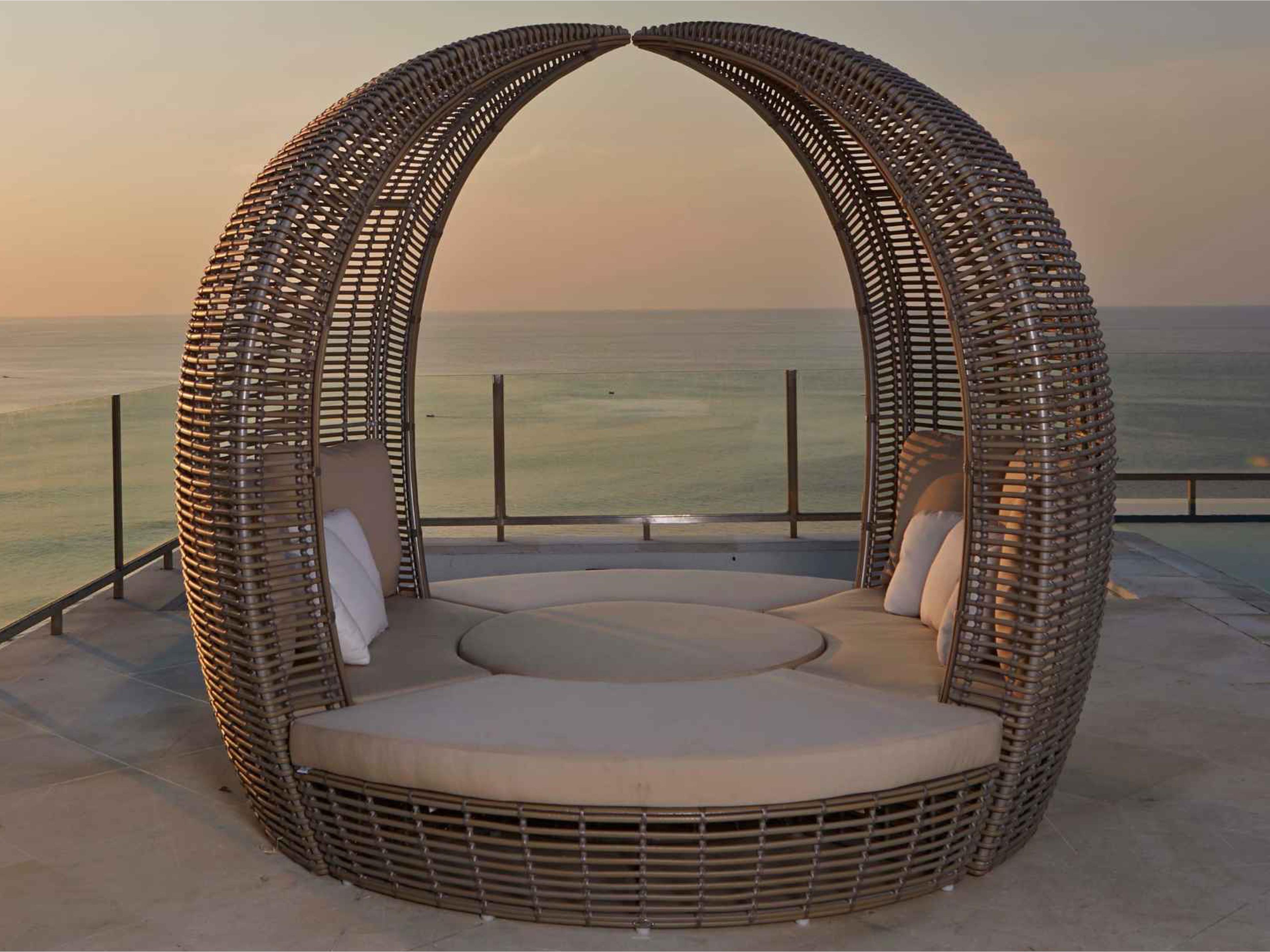 Halo Kubu Mushroom Aluminum Cushion Lounge Bed