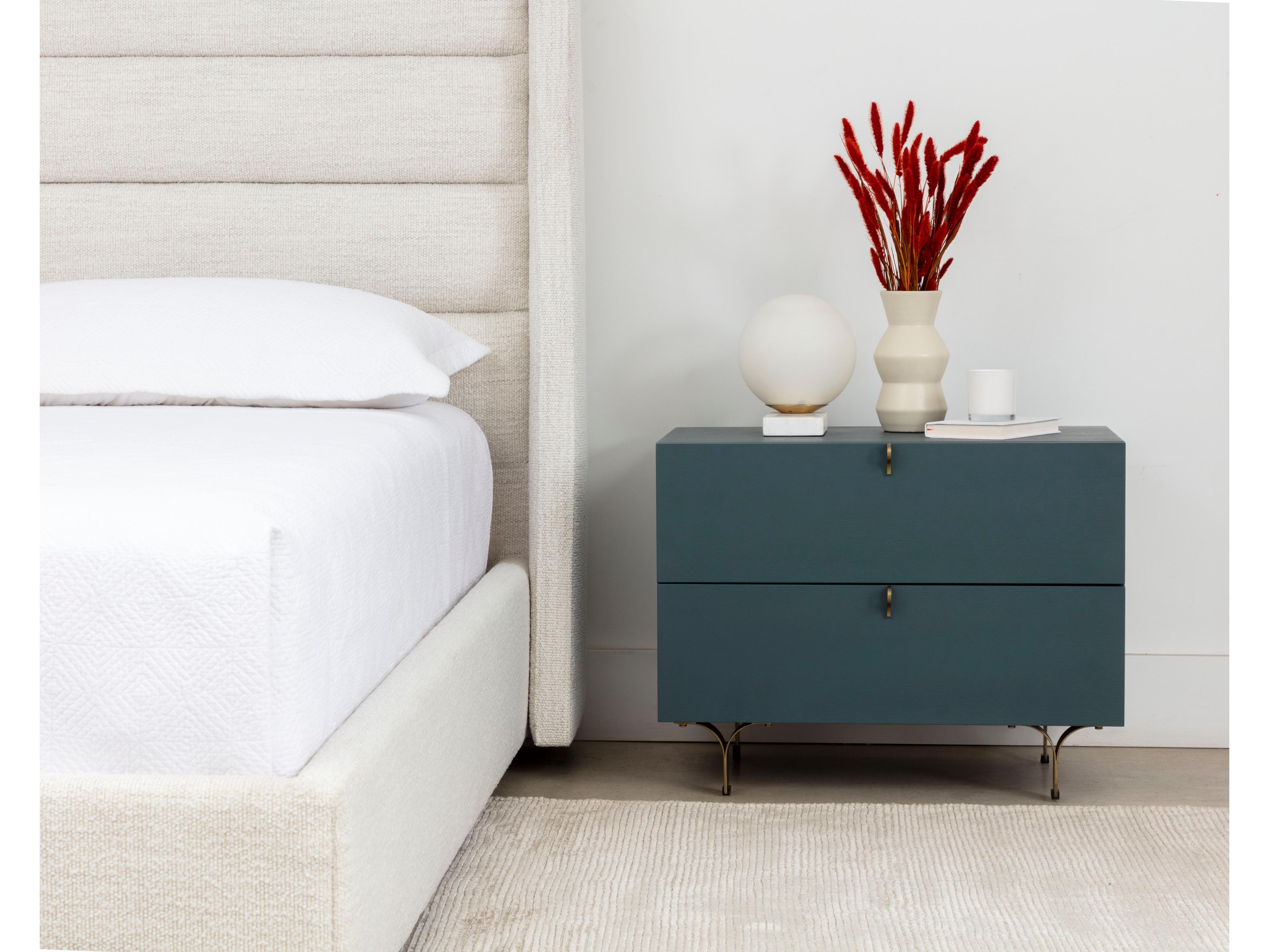 Sunpan Emmit Bed in Queen in Merino Pearl