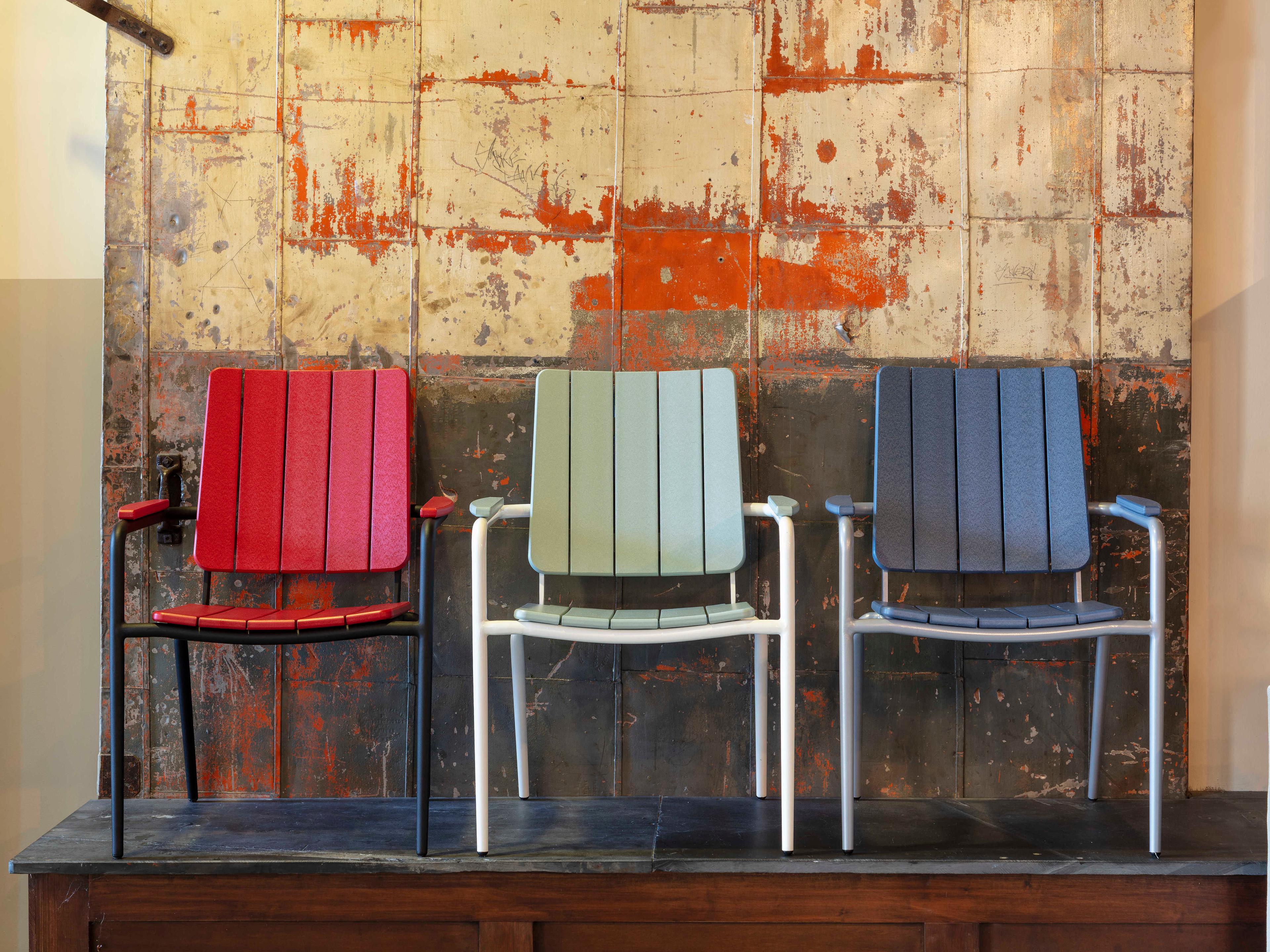 Seaside Casual Hip Aluminum Stackable Outdoor Patio Dining Arm Chair