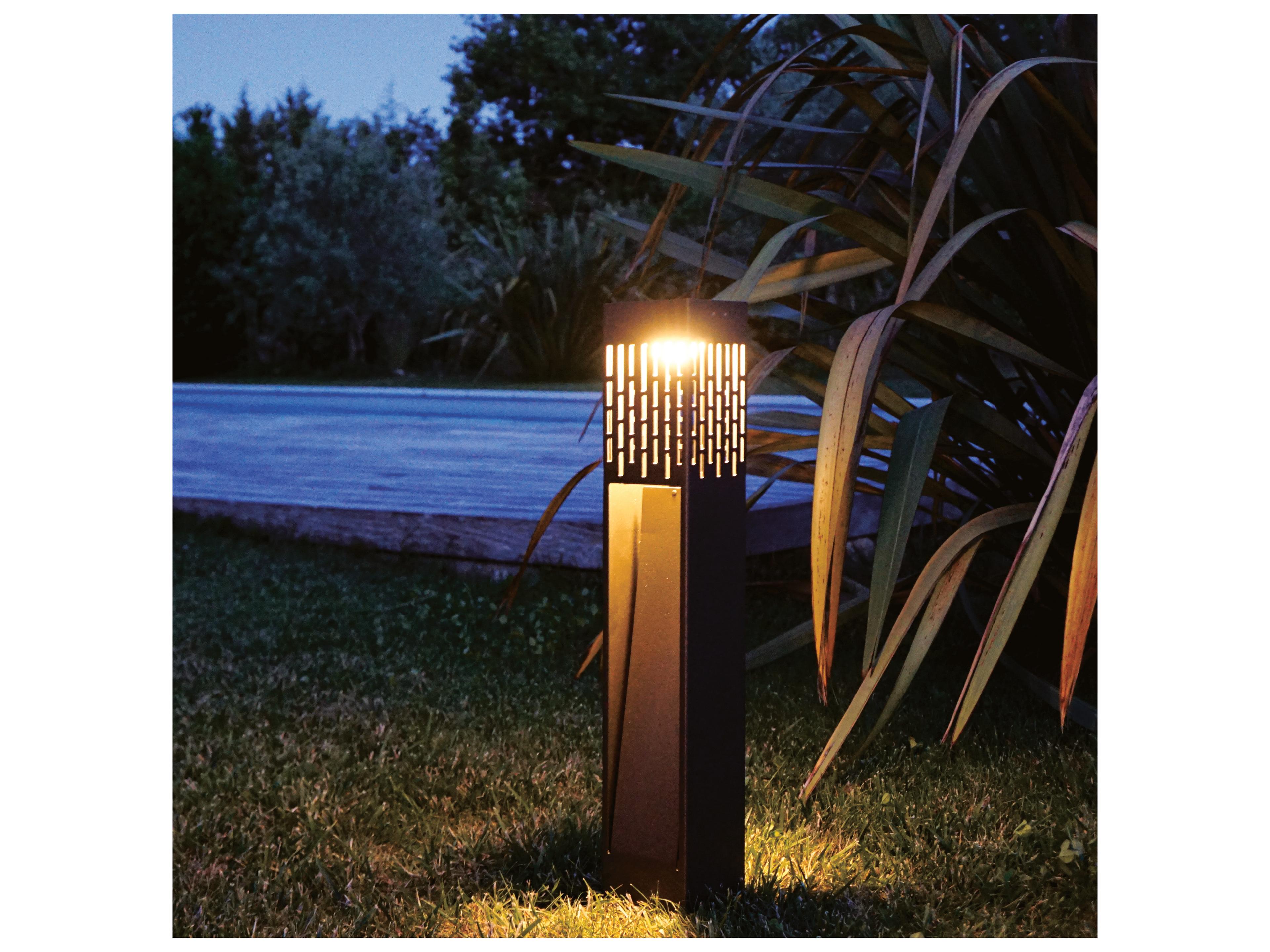 Seaside Casual La Lampe Aluminum Solar Passage