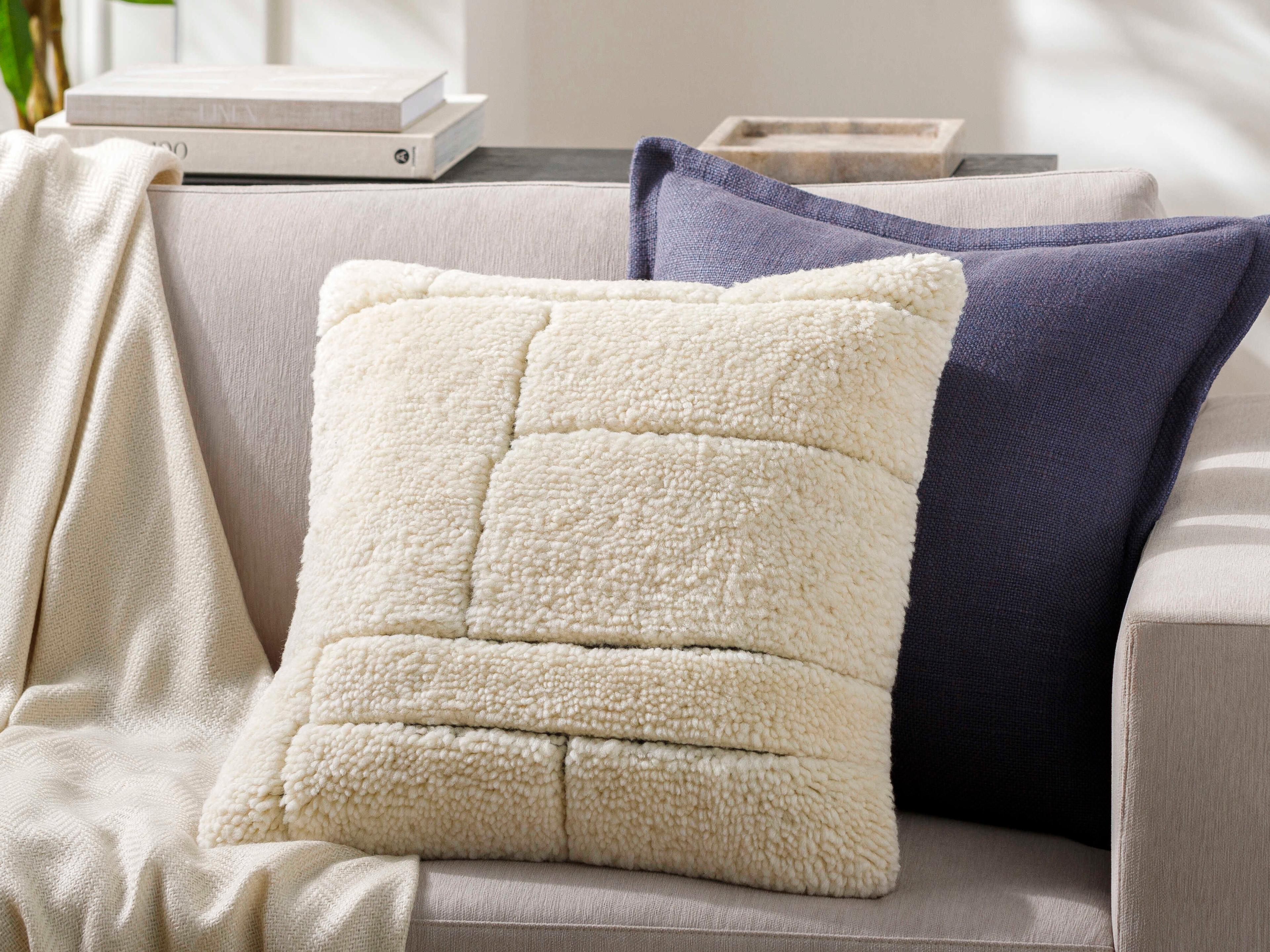 Surya Jakob Cream / Black Pillow