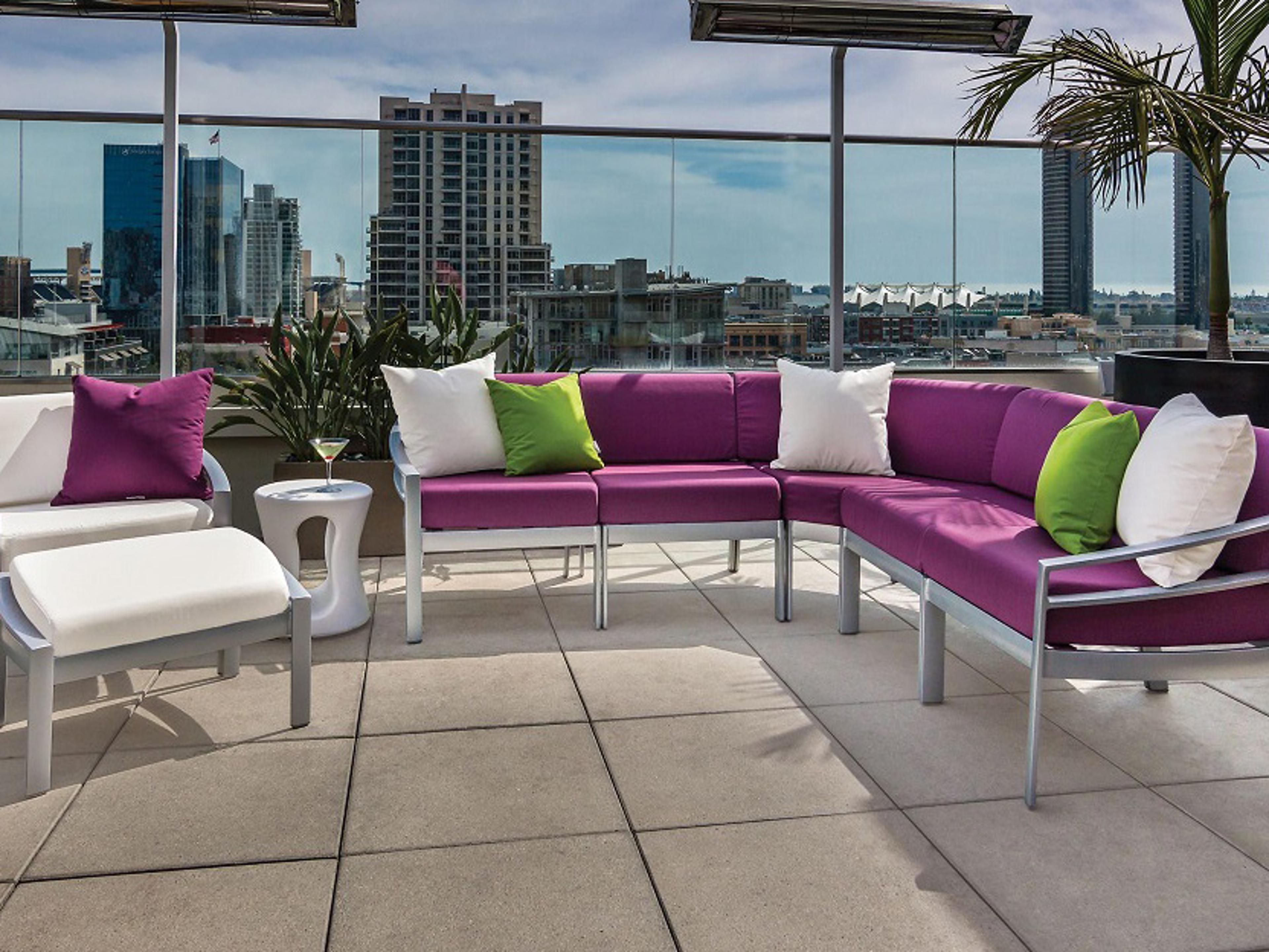 Kor Cushion Aluminum Outdoor Patio Lounge Set