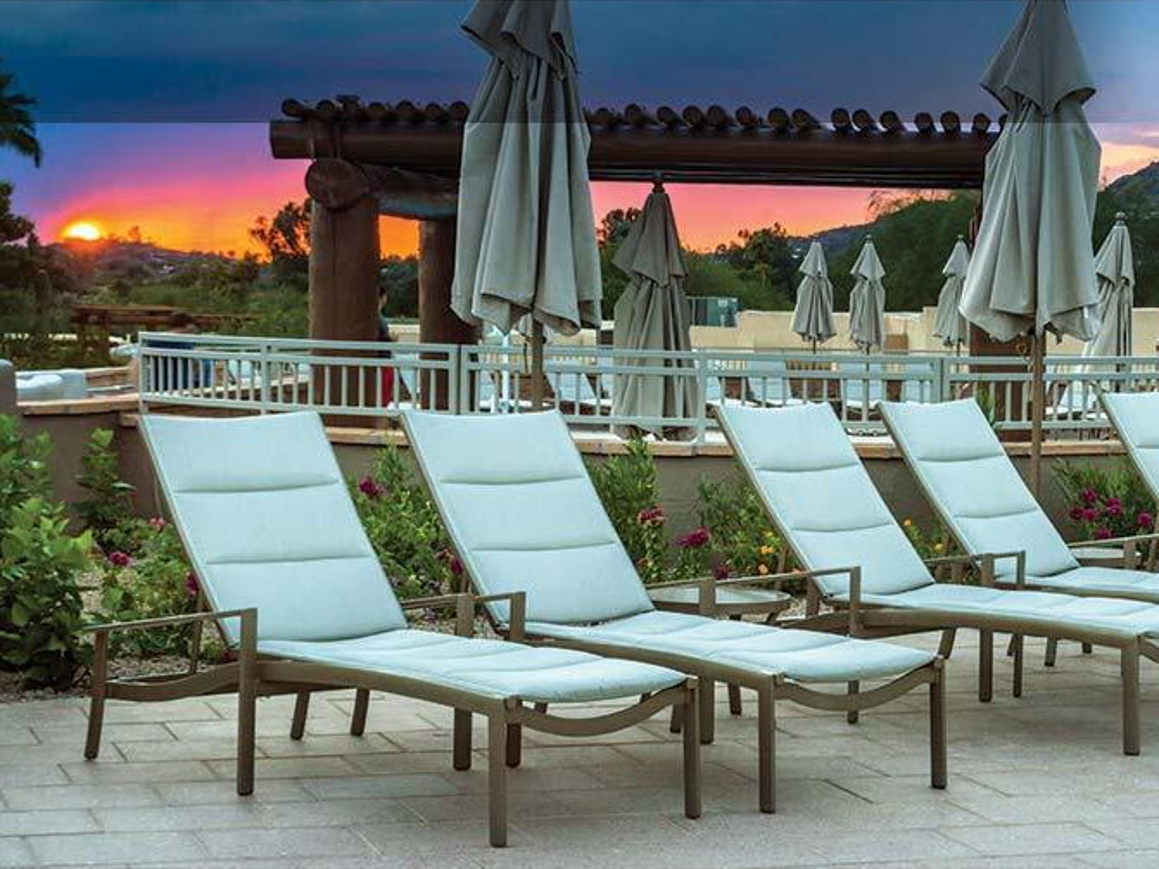 Kor Padded Sling Aluminum Outdoor Lounge Set