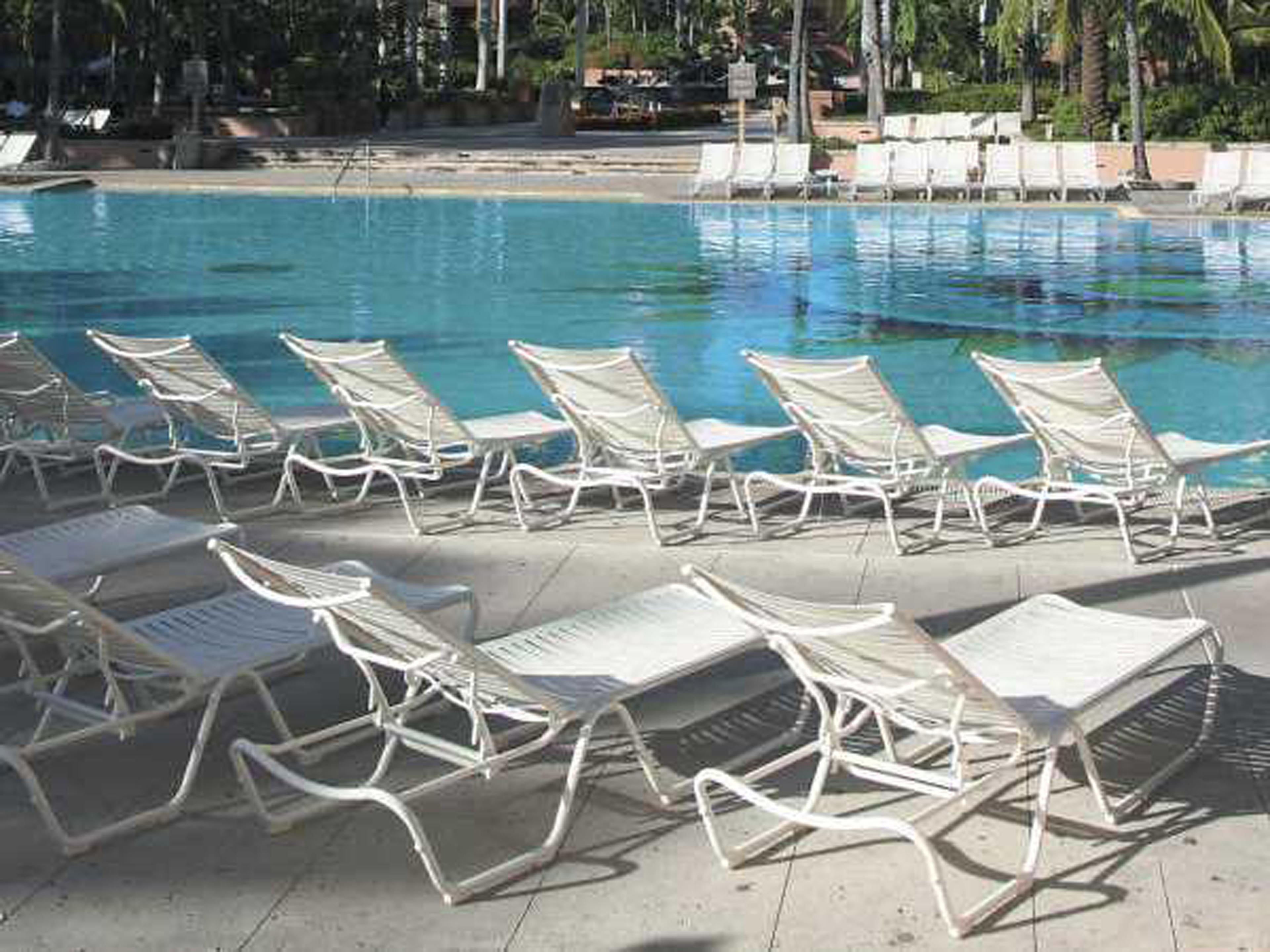 Tropitone Millennia Ribbon Segment Aluminum Patio Lounge Set