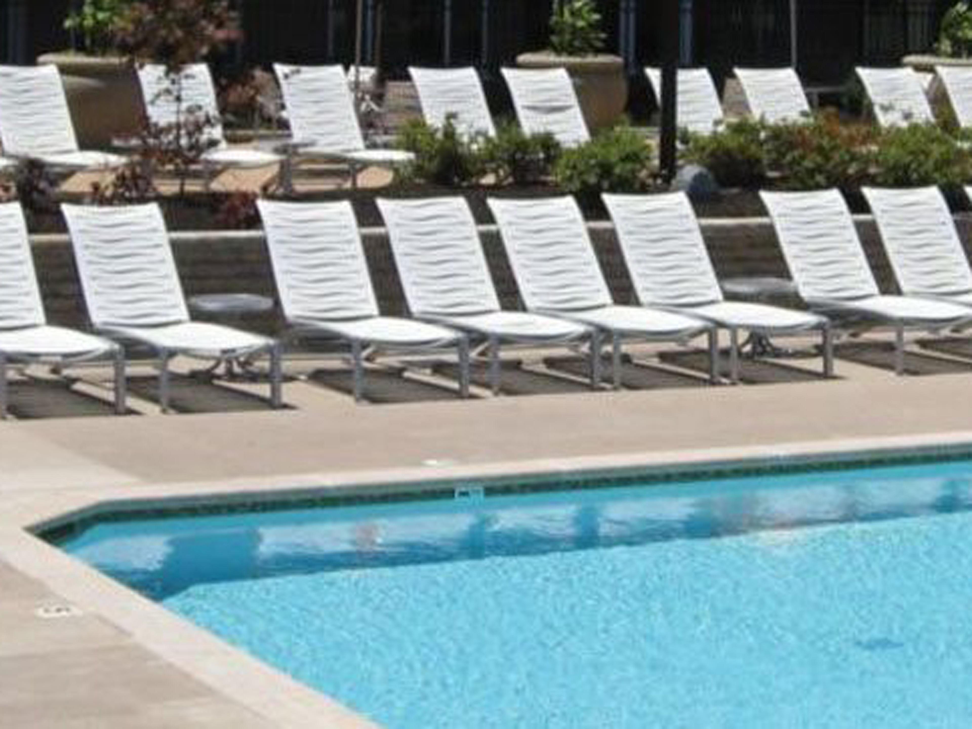 South Beach Wave Aluminum Outdoor Patio Lounge Set