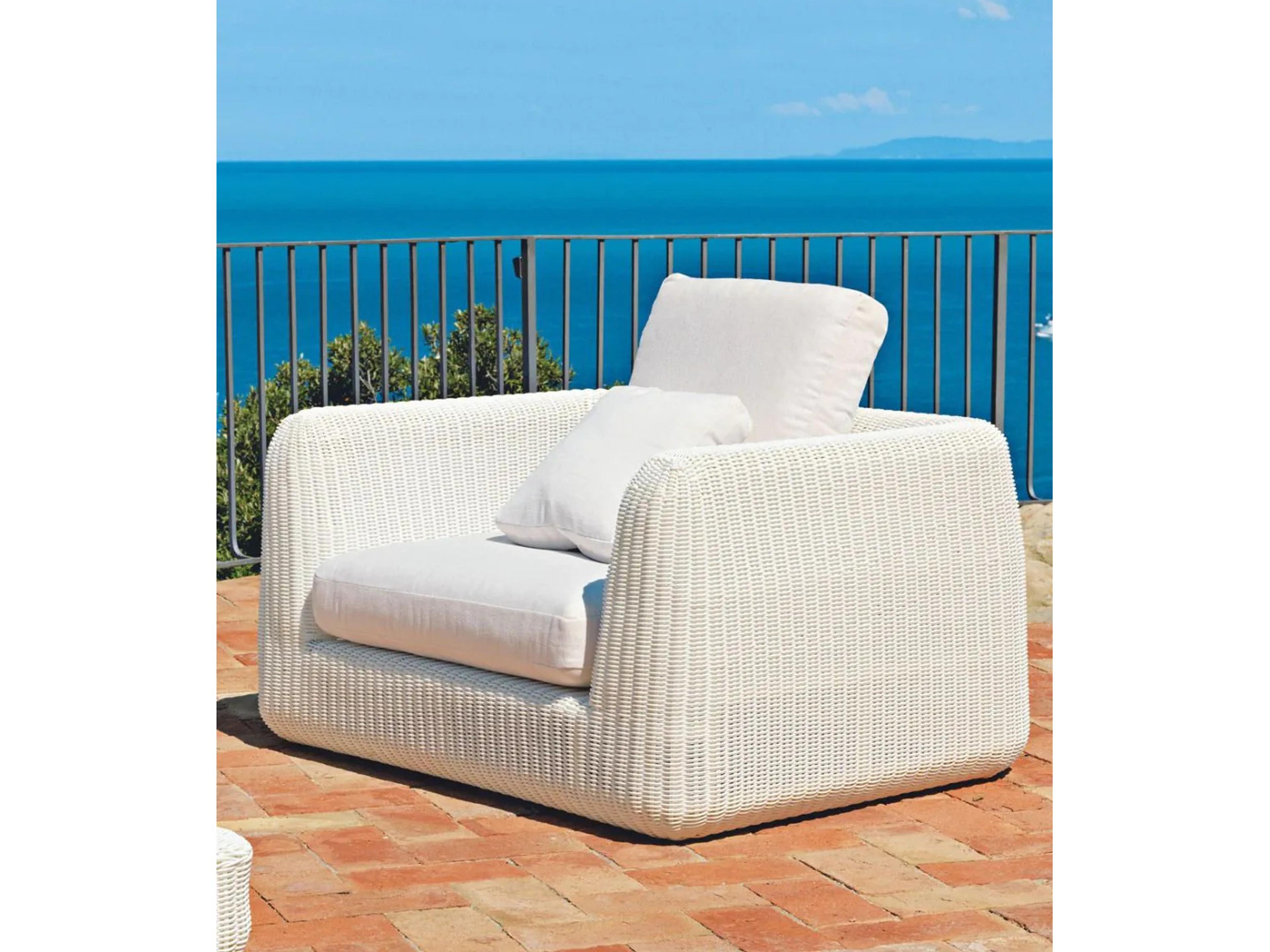 UnoPiu Agora Armchair in WaProLace