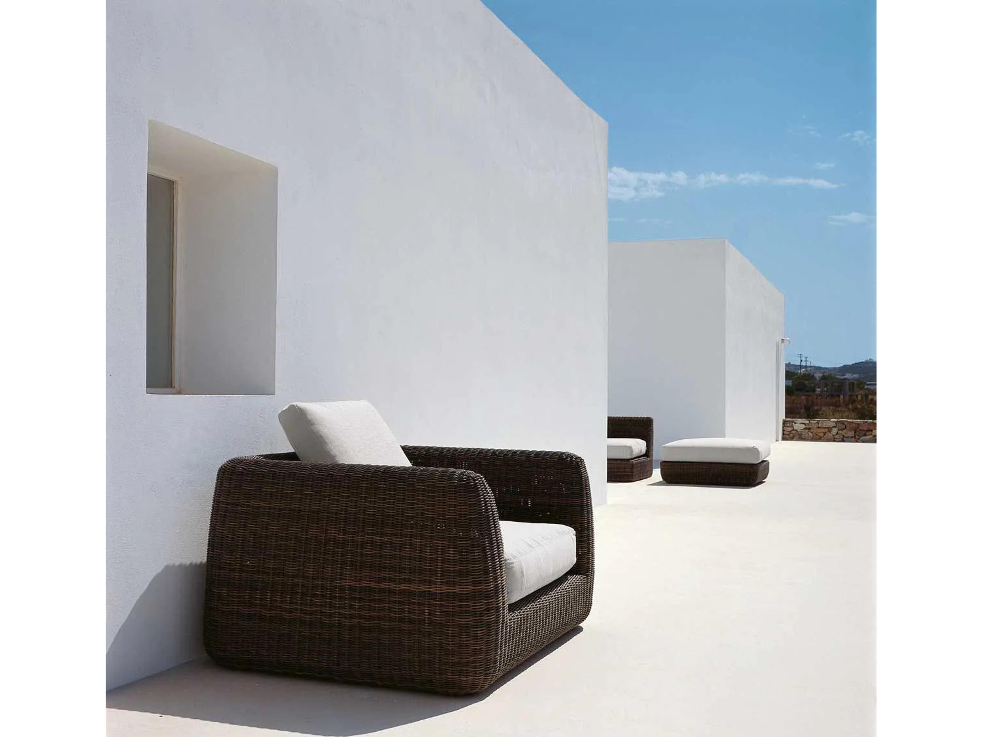 UnoPiu Agora Armchair in WaProLace